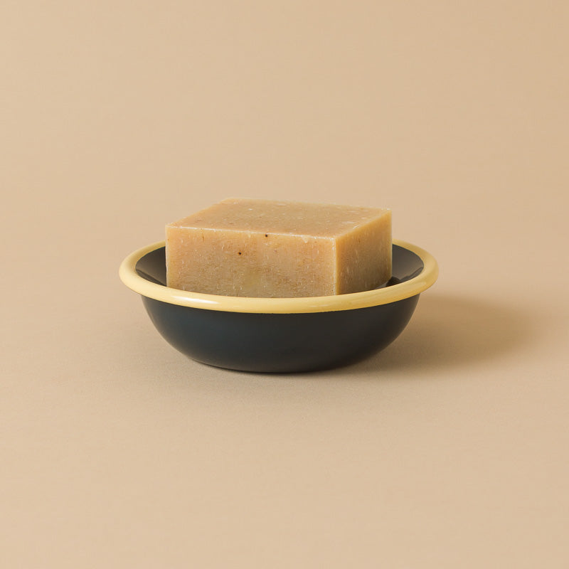 enamel-soap-dish-moon-beam-round with soap