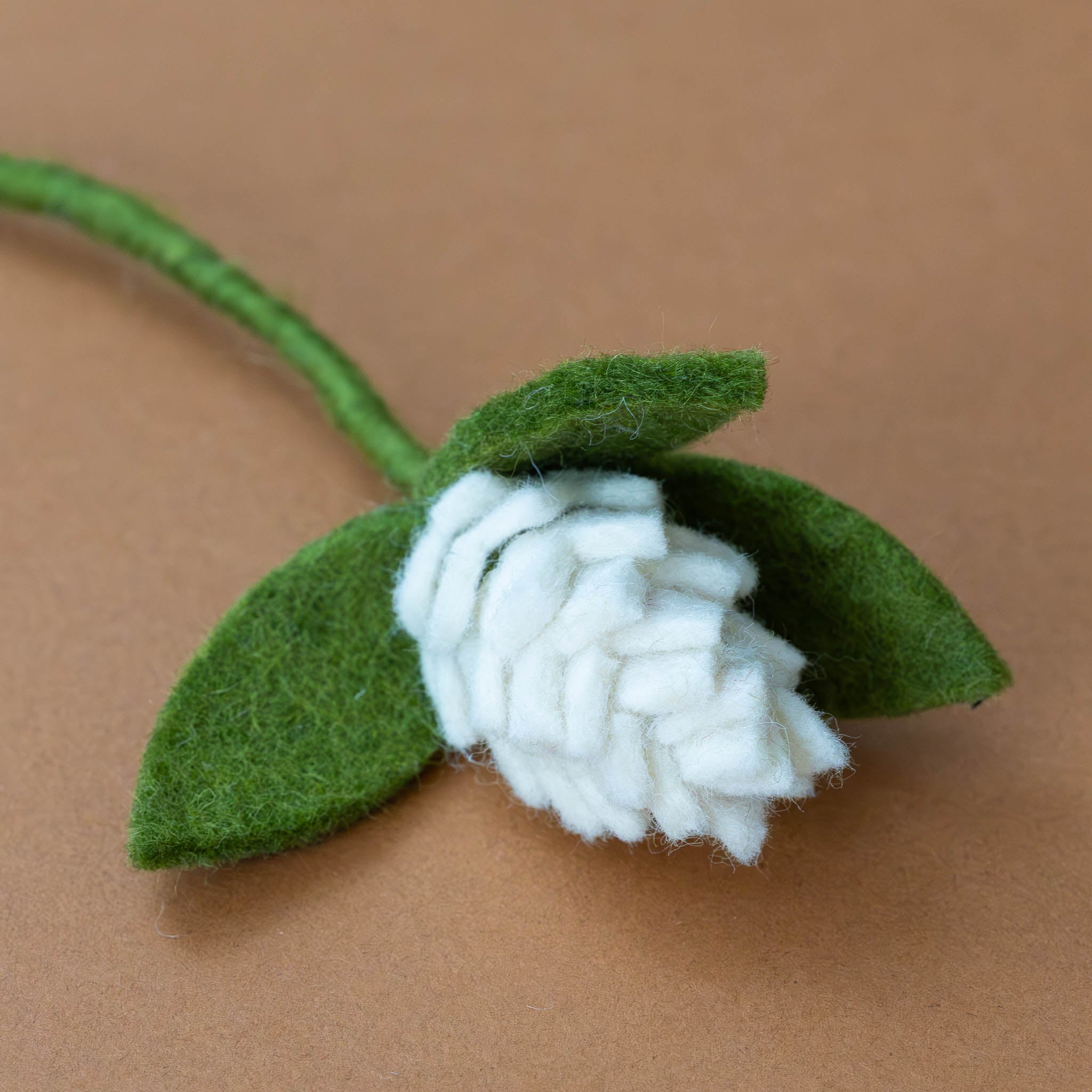 felt-artichoke-flower-stem-white-short