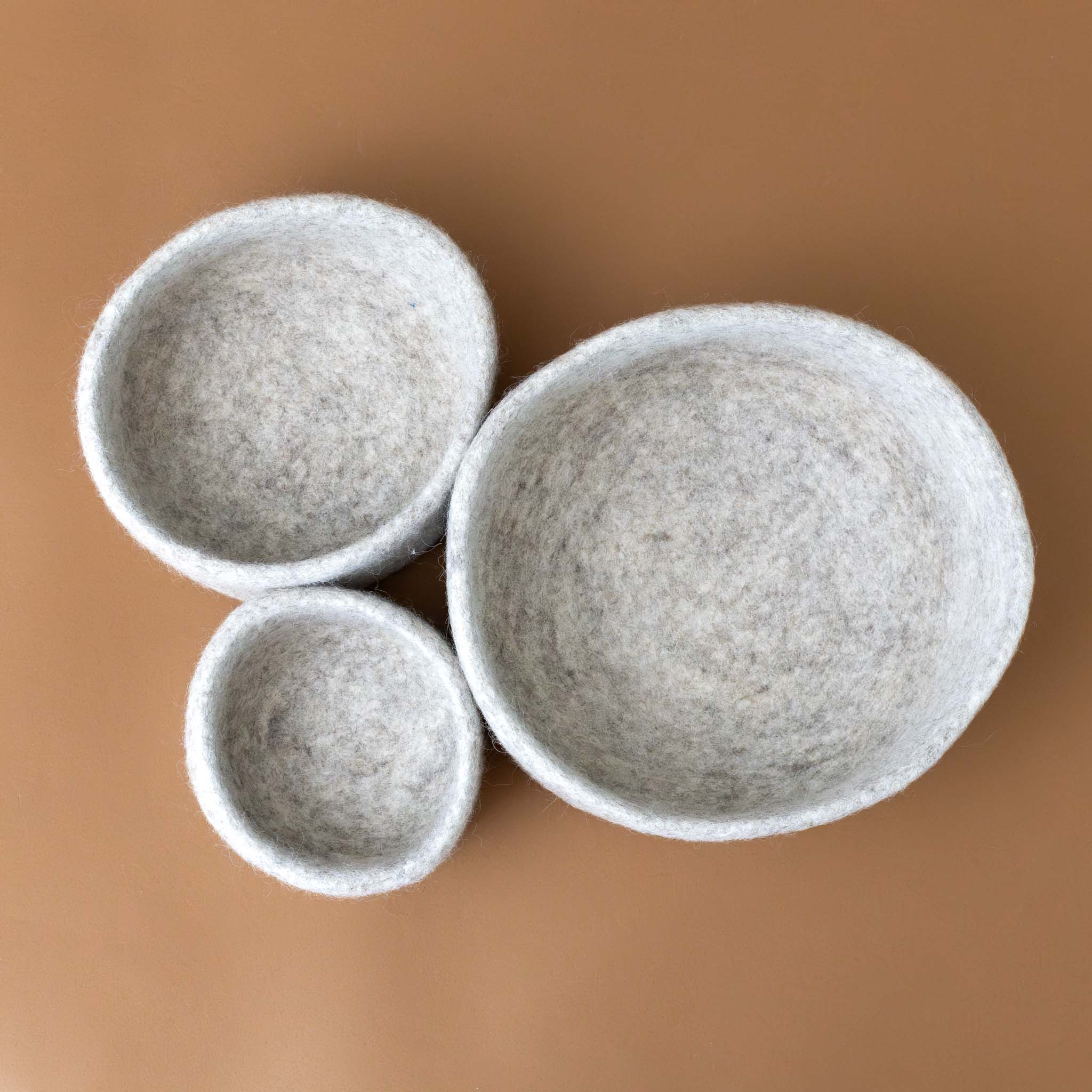 felt-dish--heather-grey---large-medium-small-above