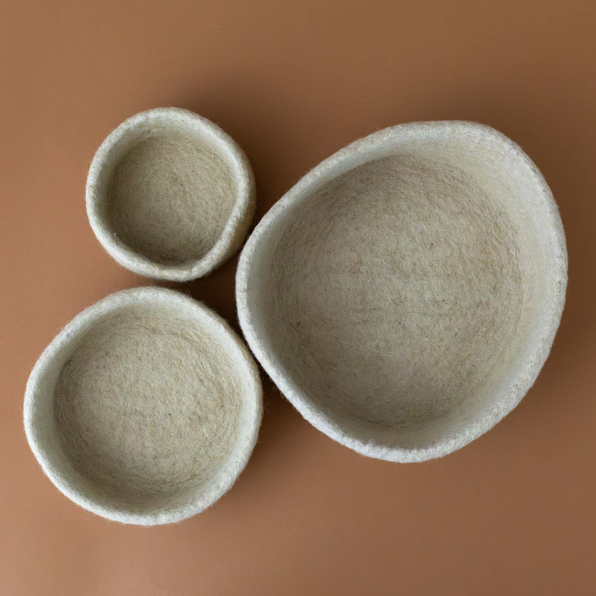 felt-dish-honey-large-medium-small-above