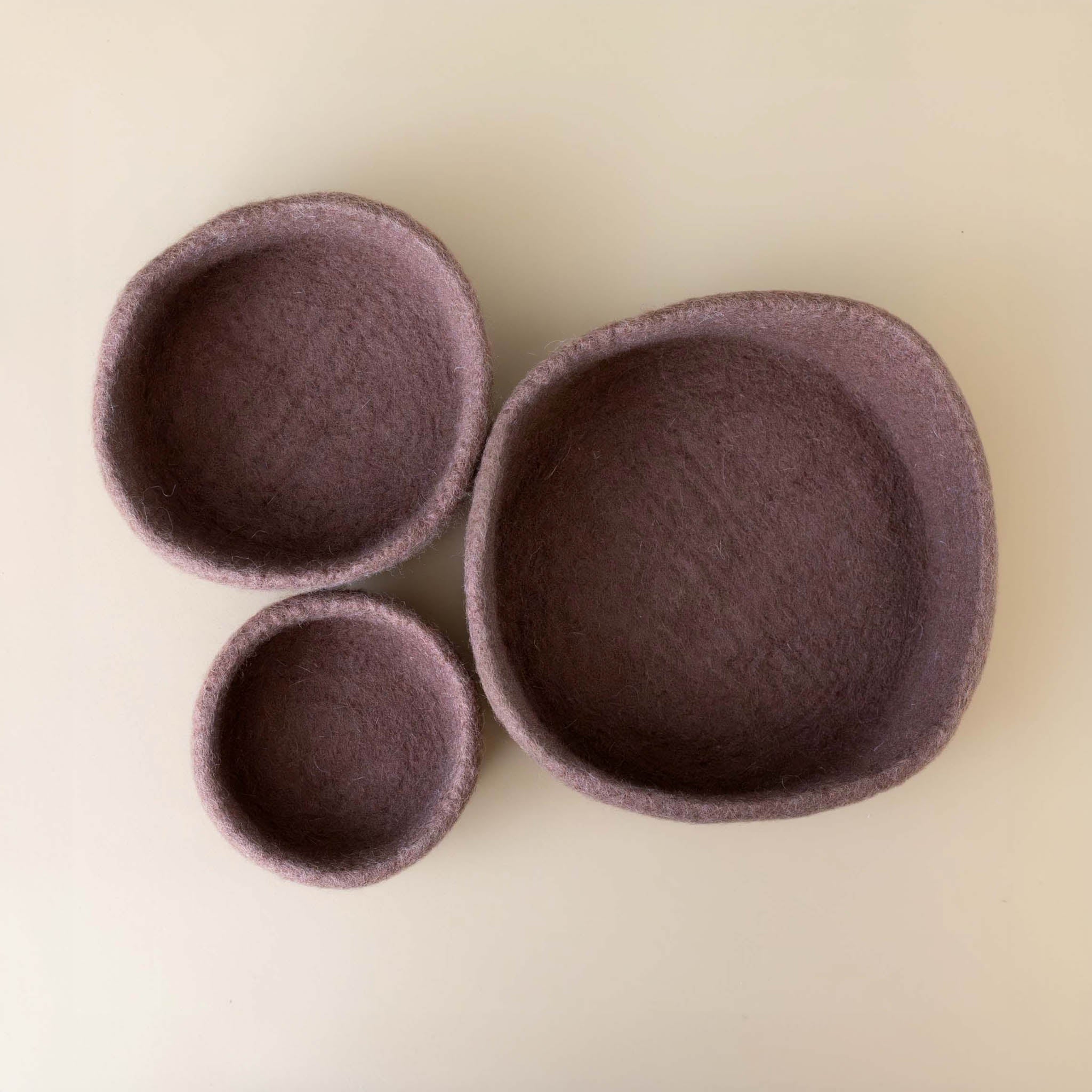 felt-dish-mauve-large-medium-small-above-