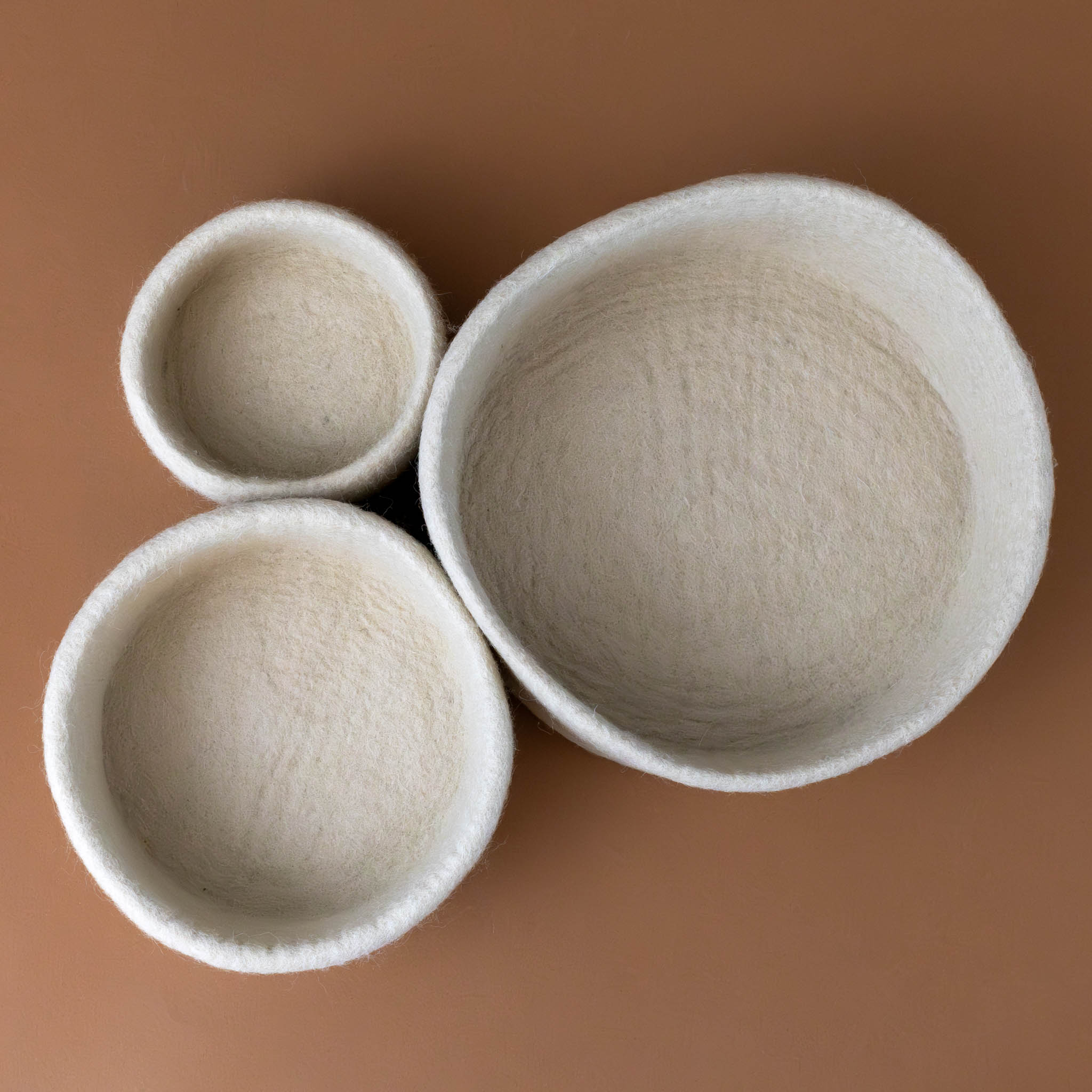 felt-dish-sand-large-medium-small-above