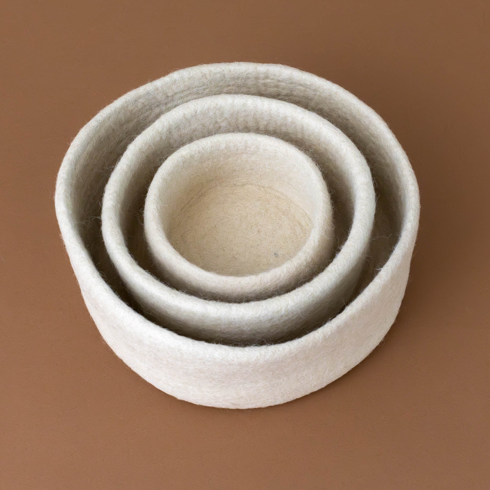 felt-dish-sand-large-medium-small-nested