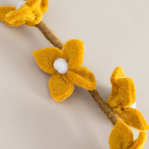 felt-flower-stalk-ochre-close-up-four-petals-with-white-center