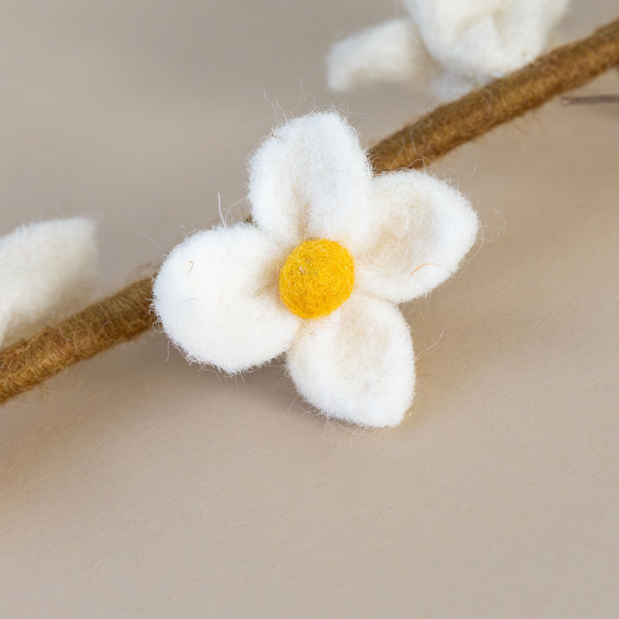 felt-flower-stalk-white-with-yellow-center