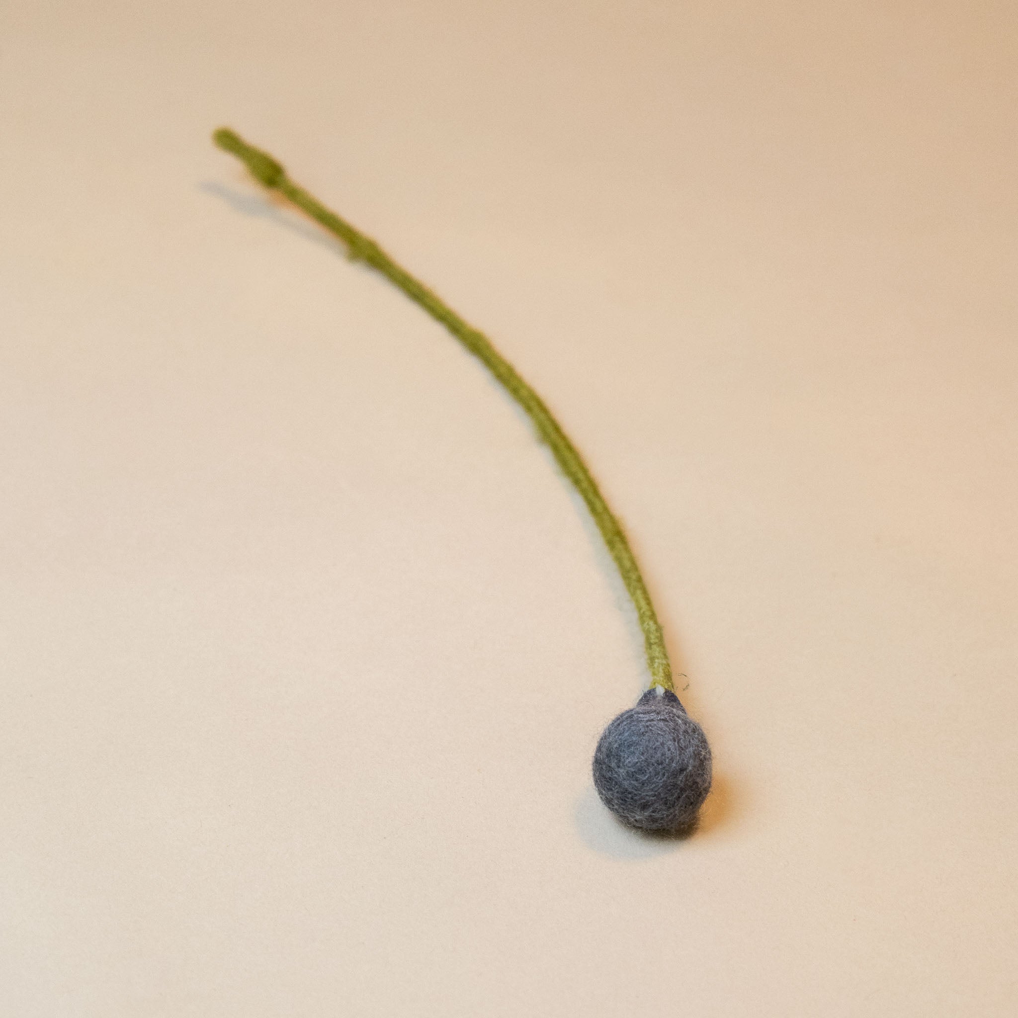 felt-pom-flower-marine-small