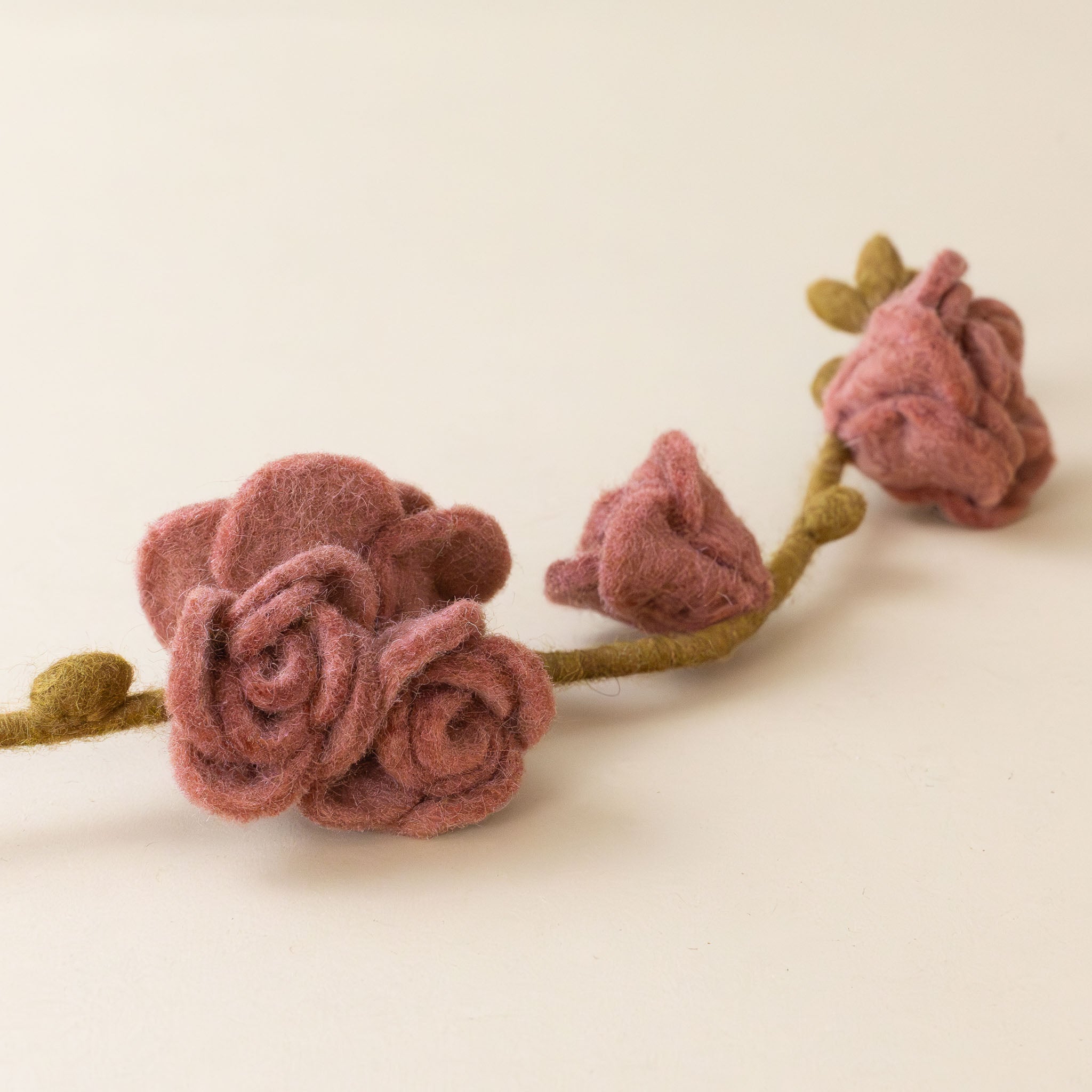 felt-rose-branch-rouge