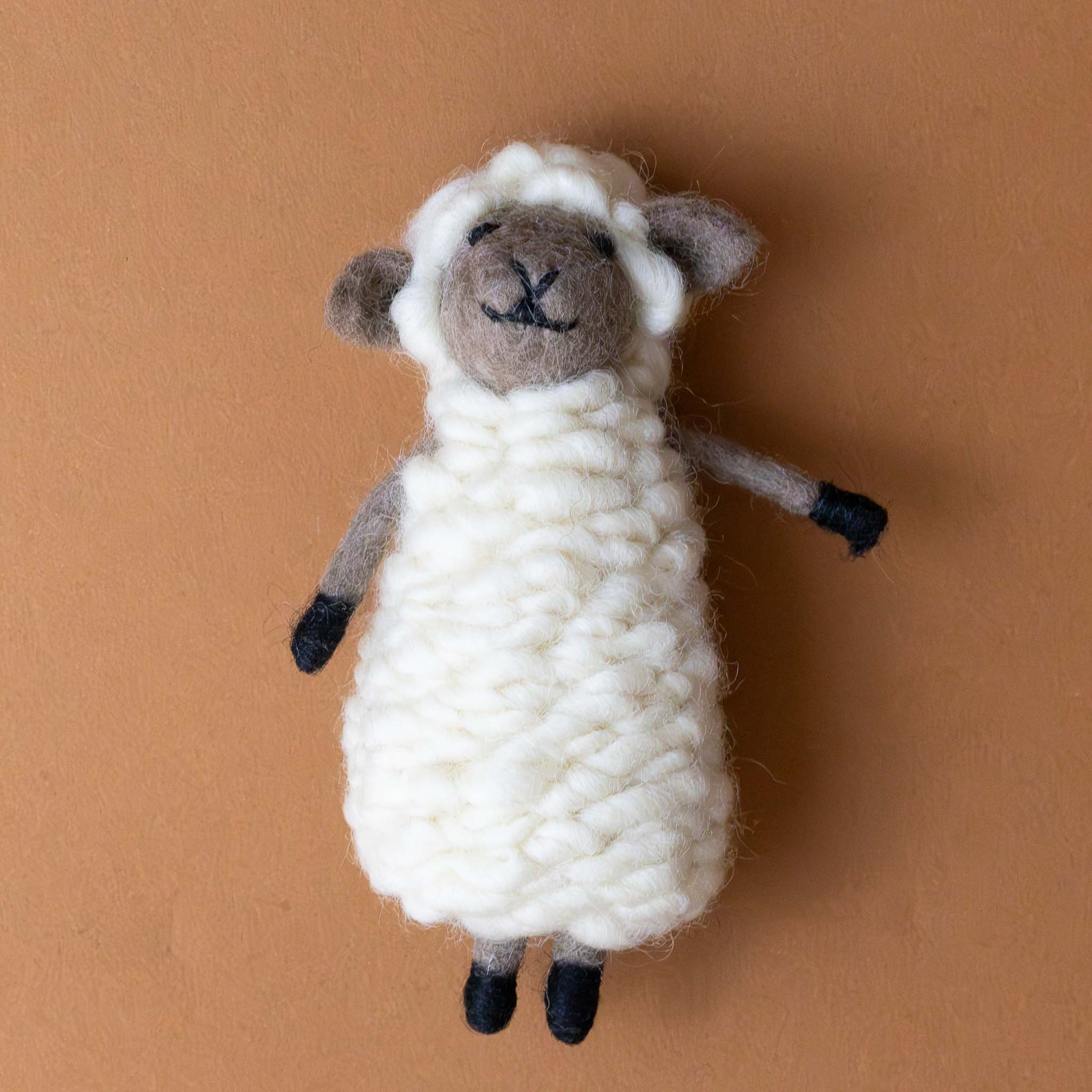 felted-finger-puppet-wooly-sheep-white-coat