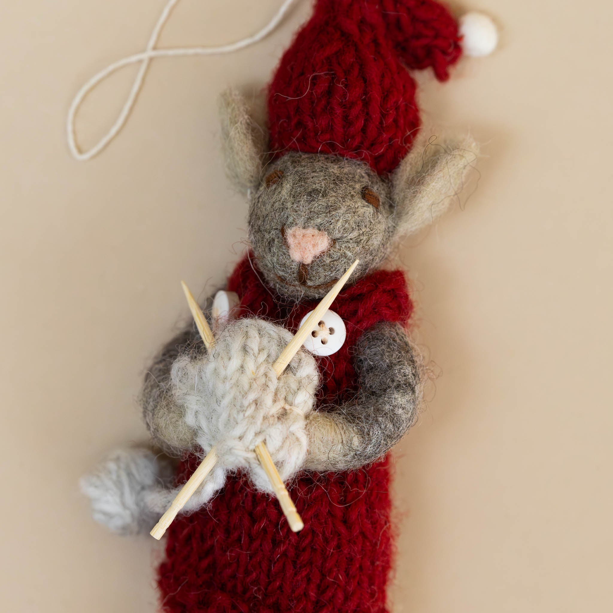 close-up-of-mouse-face-with-knitting-needles-and-yarn