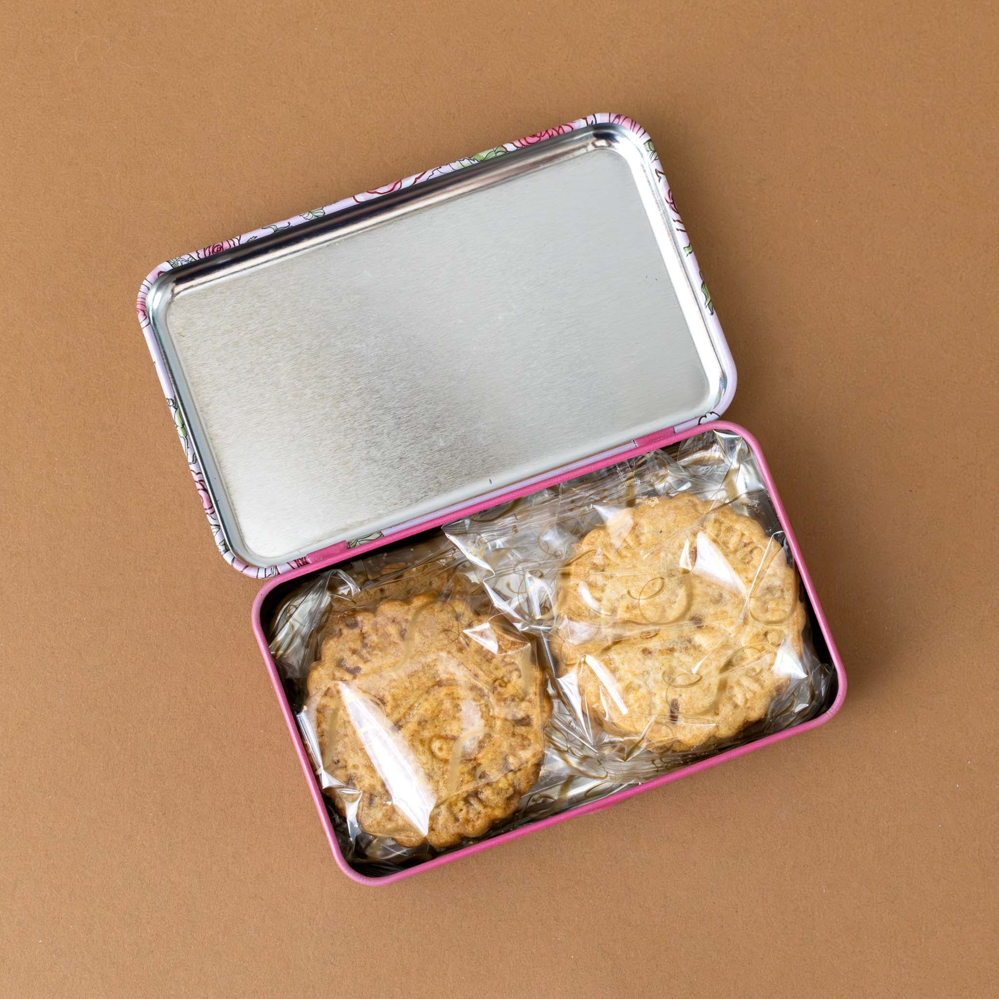 french-artisan-caramel-shortbread-cookies-petite-un-matin-a-paris-box