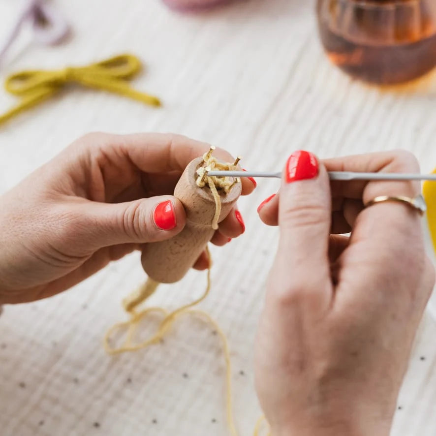 french-knitting-kit in use