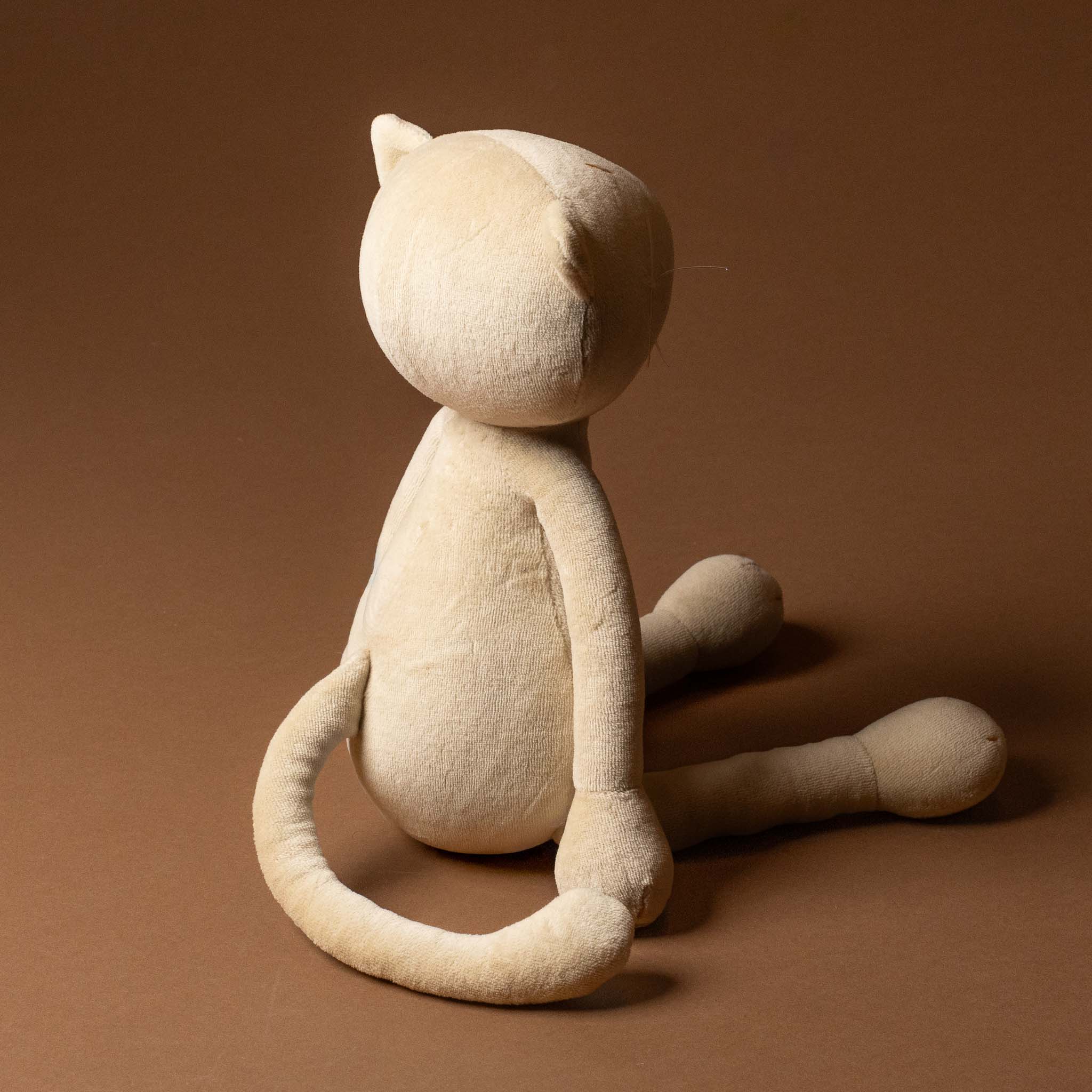 gisel-the-grande-cat-beige-stuffed-animal-back-and-tail