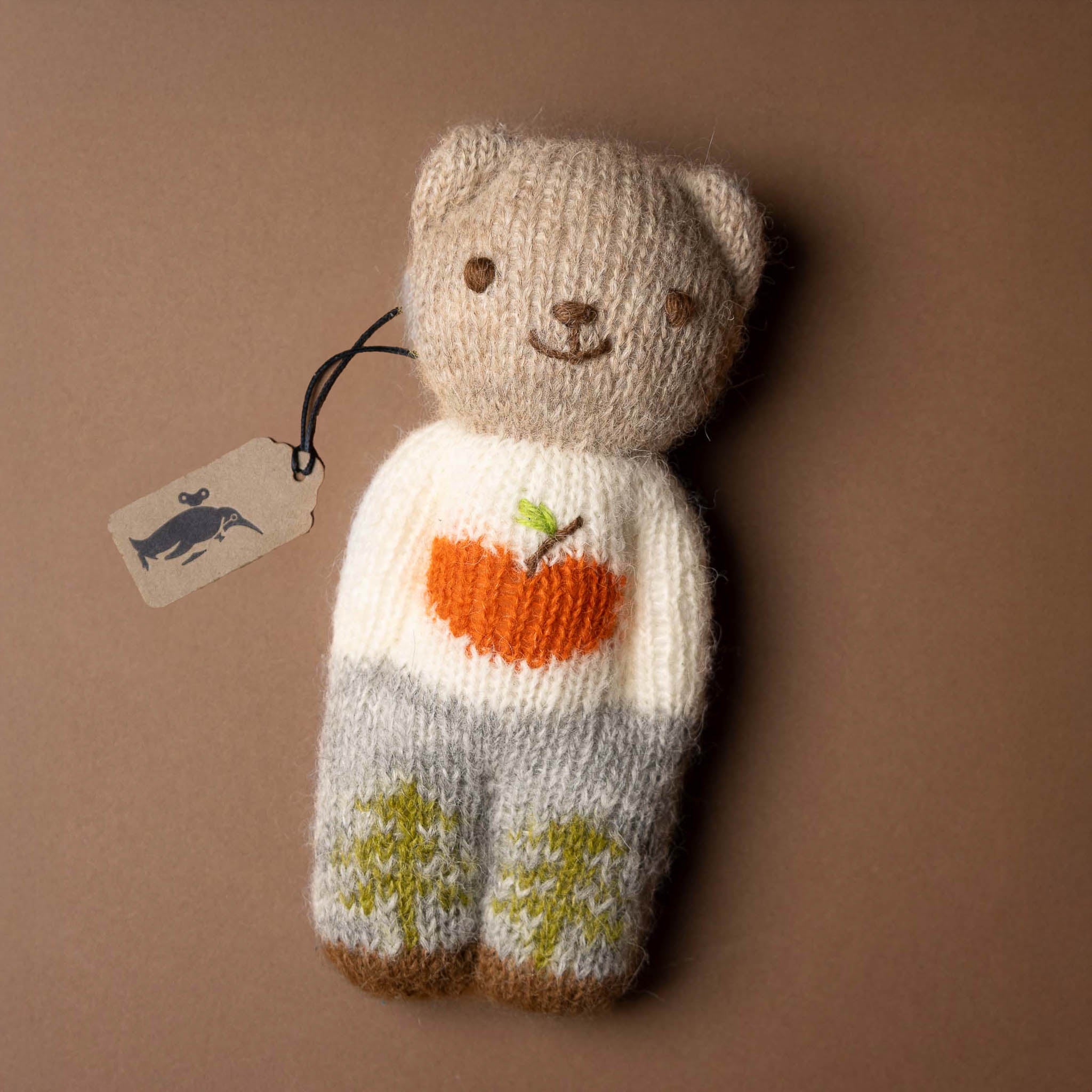 happy-go-lucky-bear Knitted teddy bear with a heart design on a brown background