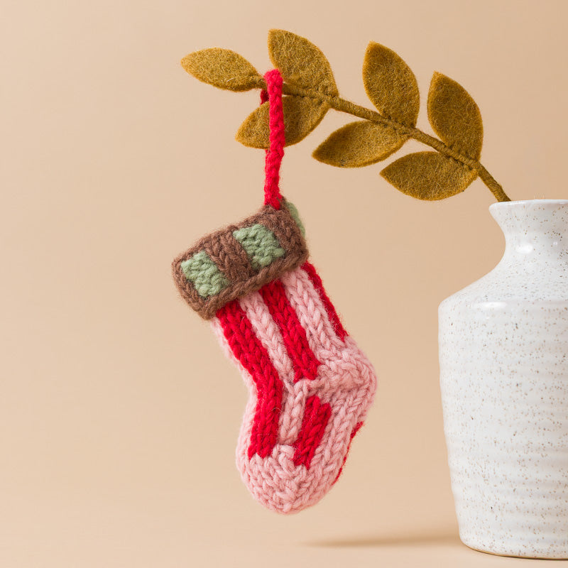 knit_stocking_ornament_sandy_cane_strip
