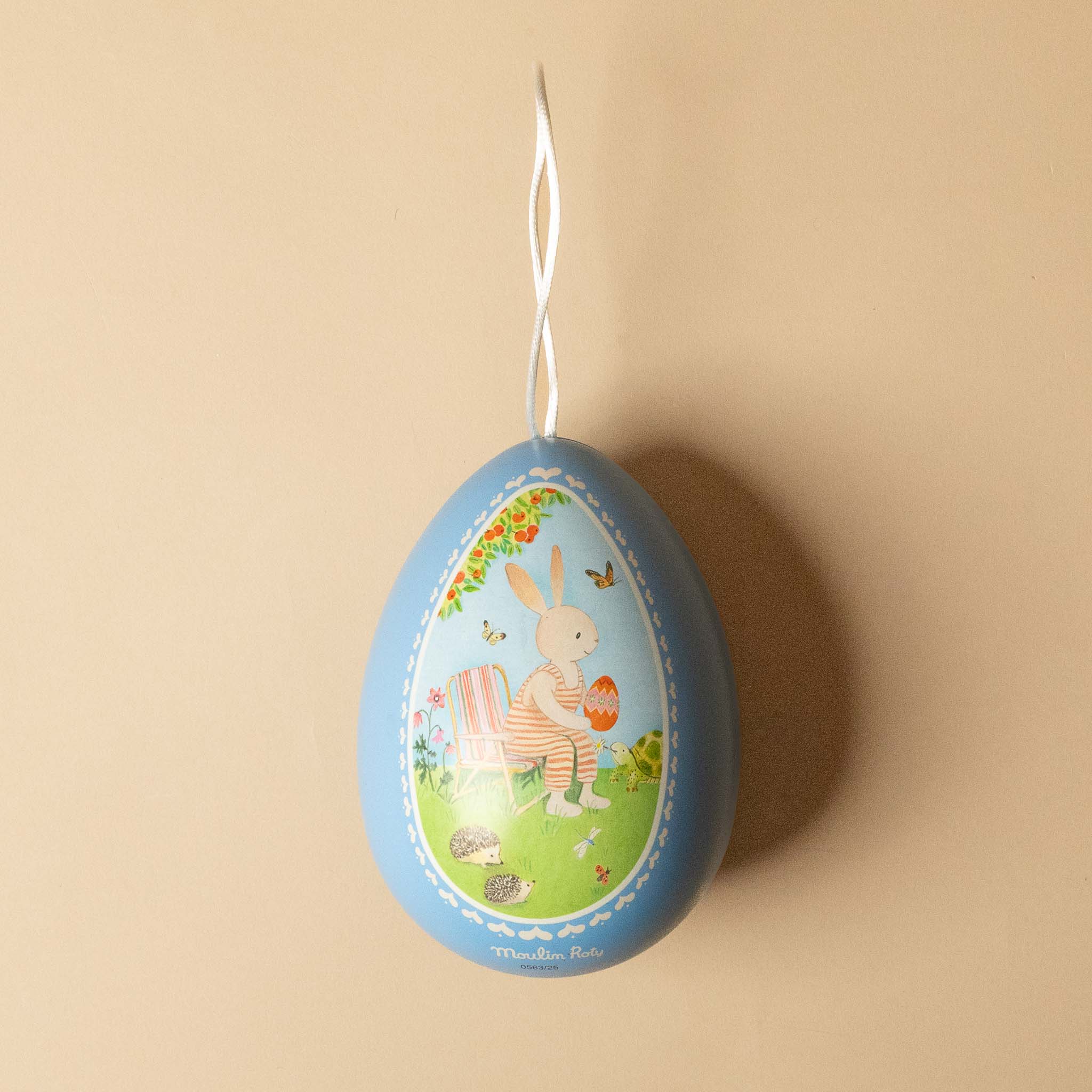 la-grande-famille-metal-hanging-easter-egg-sylvain-and-jeanne