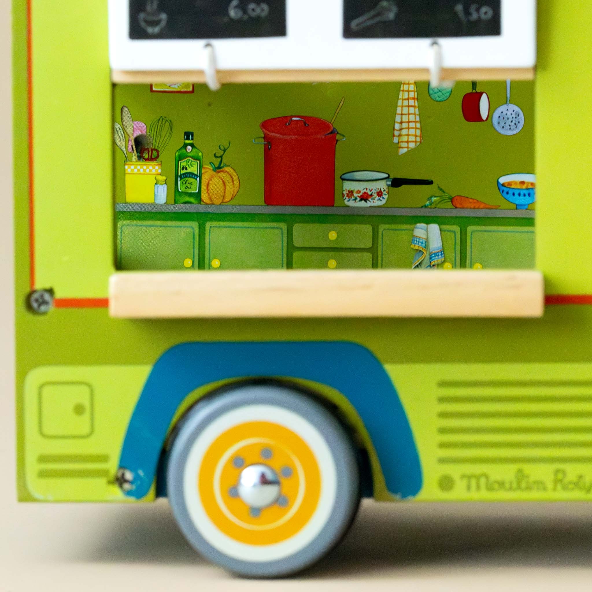 green-la-grande-famille-wooden-food-truck-play-set-with-chalkboards-and-serving-counters