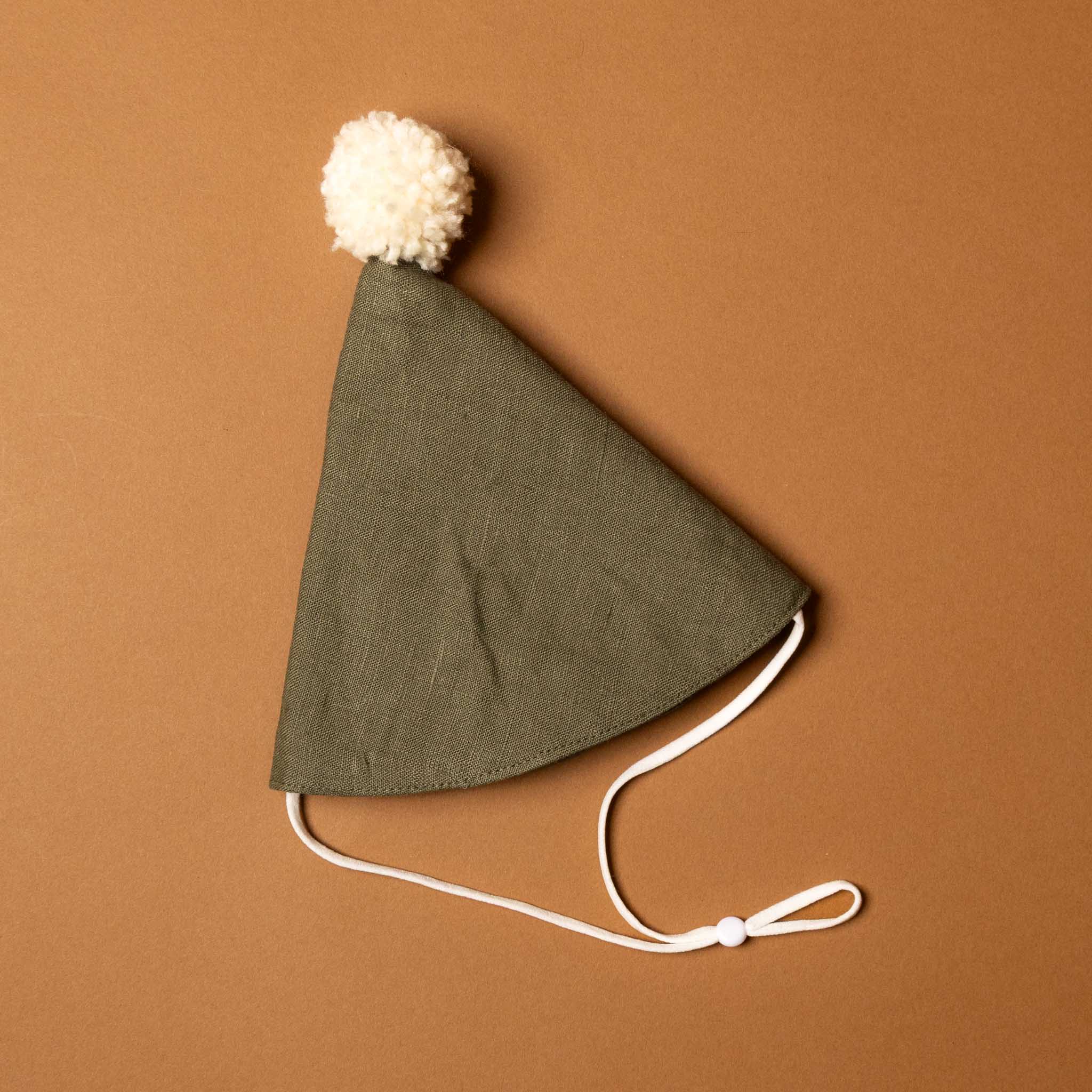 linen-party-hat-forest
