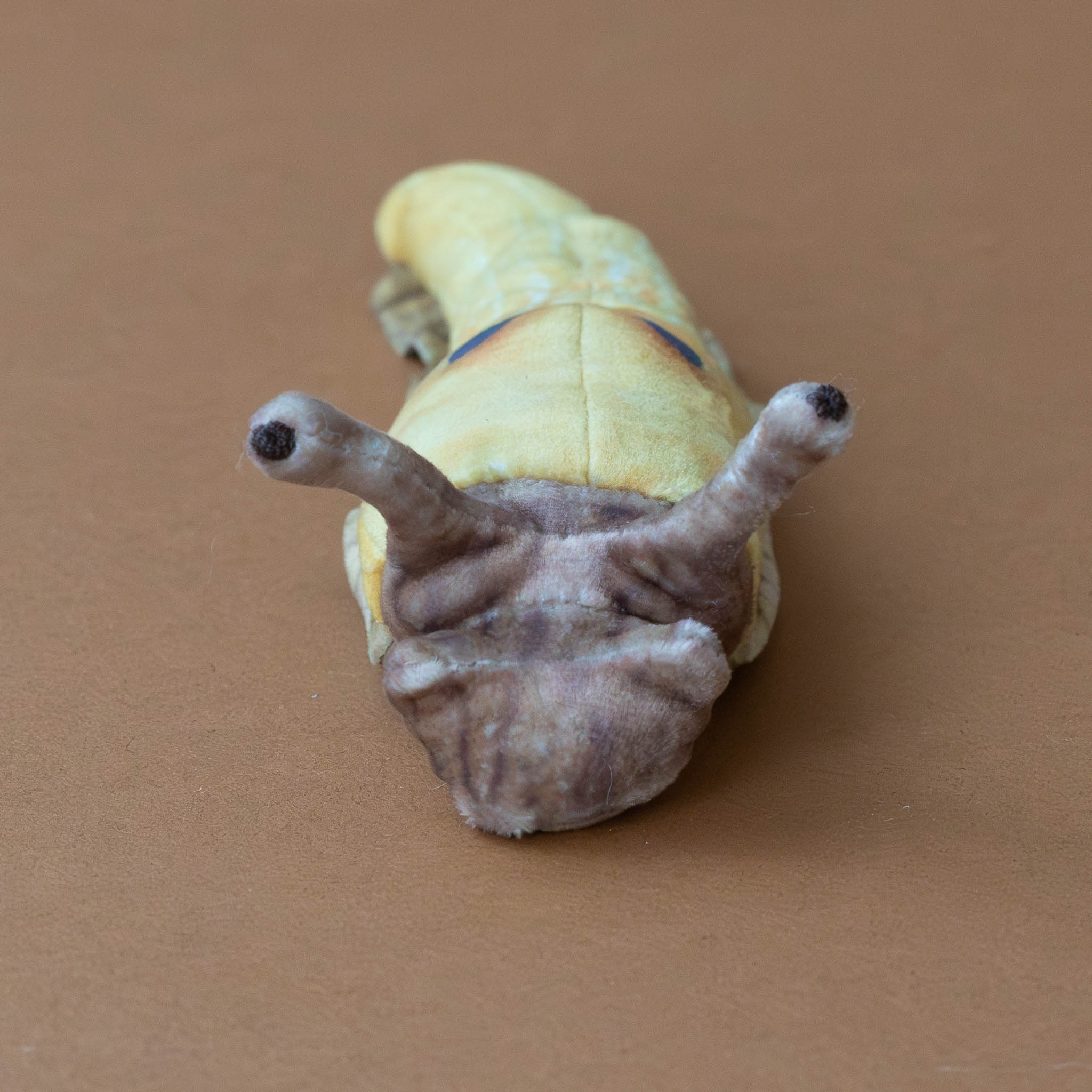 little-banana-slug-finger-puppet-front