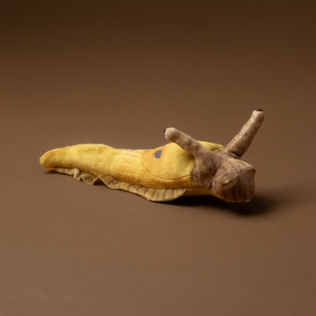 little-banana-slug-finger-puppet