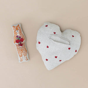  Analyzing image    little-embroidered-pocket-pillow-heart-y-fox-holding-heart-and-flowers