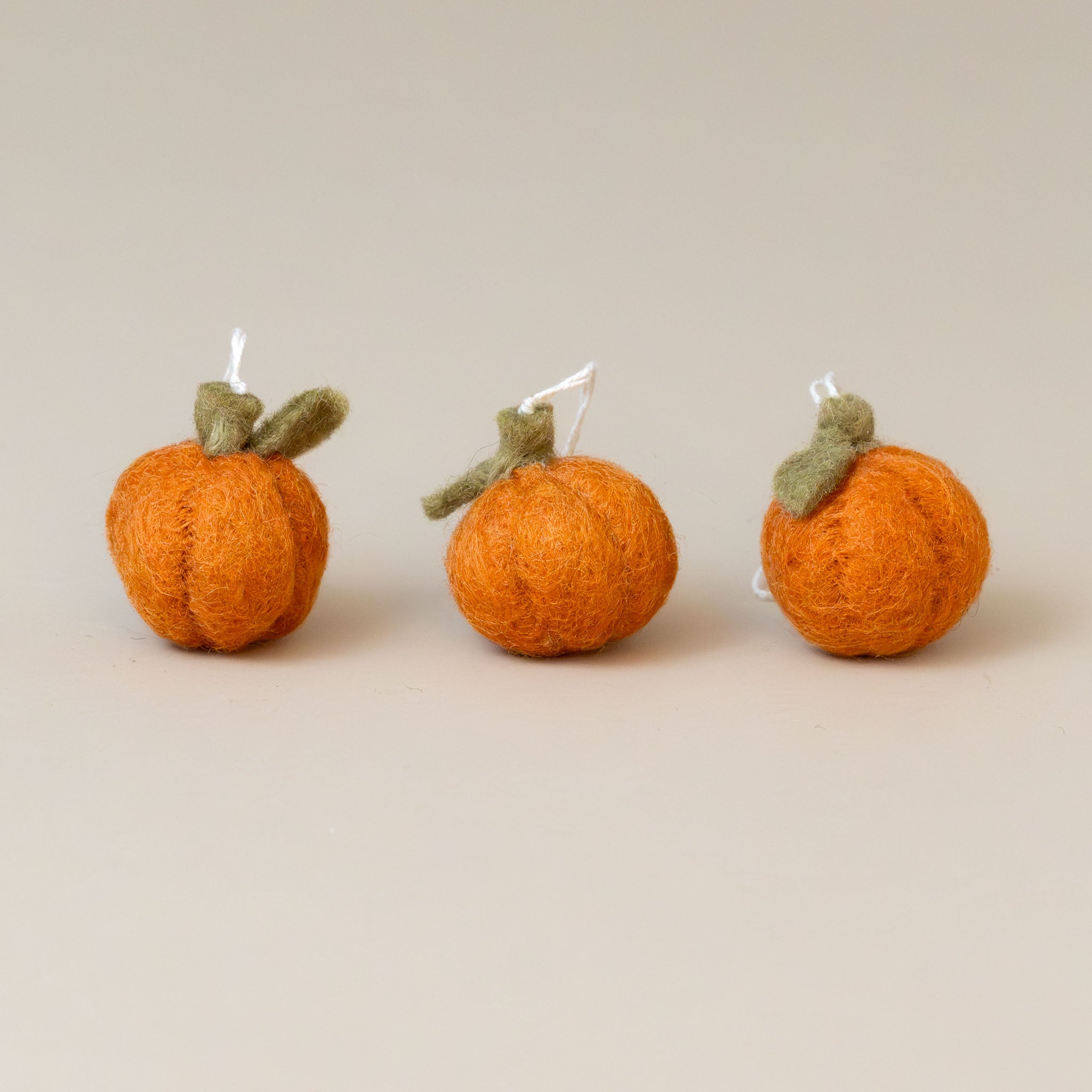 little-felt-pumpkin-ornament-trio