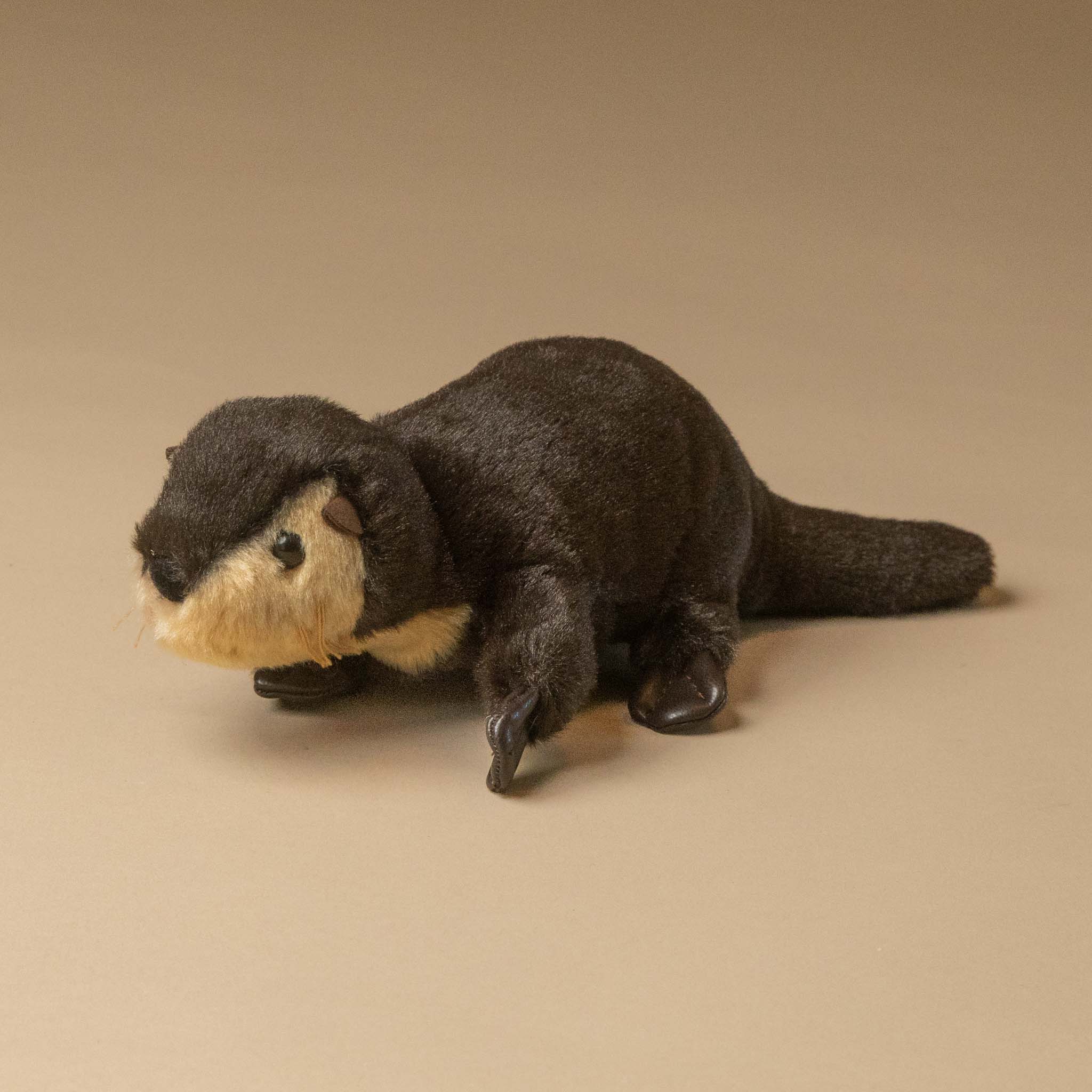 little-river-otter-finger-puppet