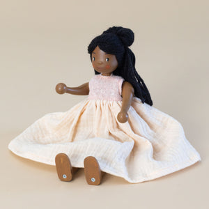 lola-wooden-doll-sitting