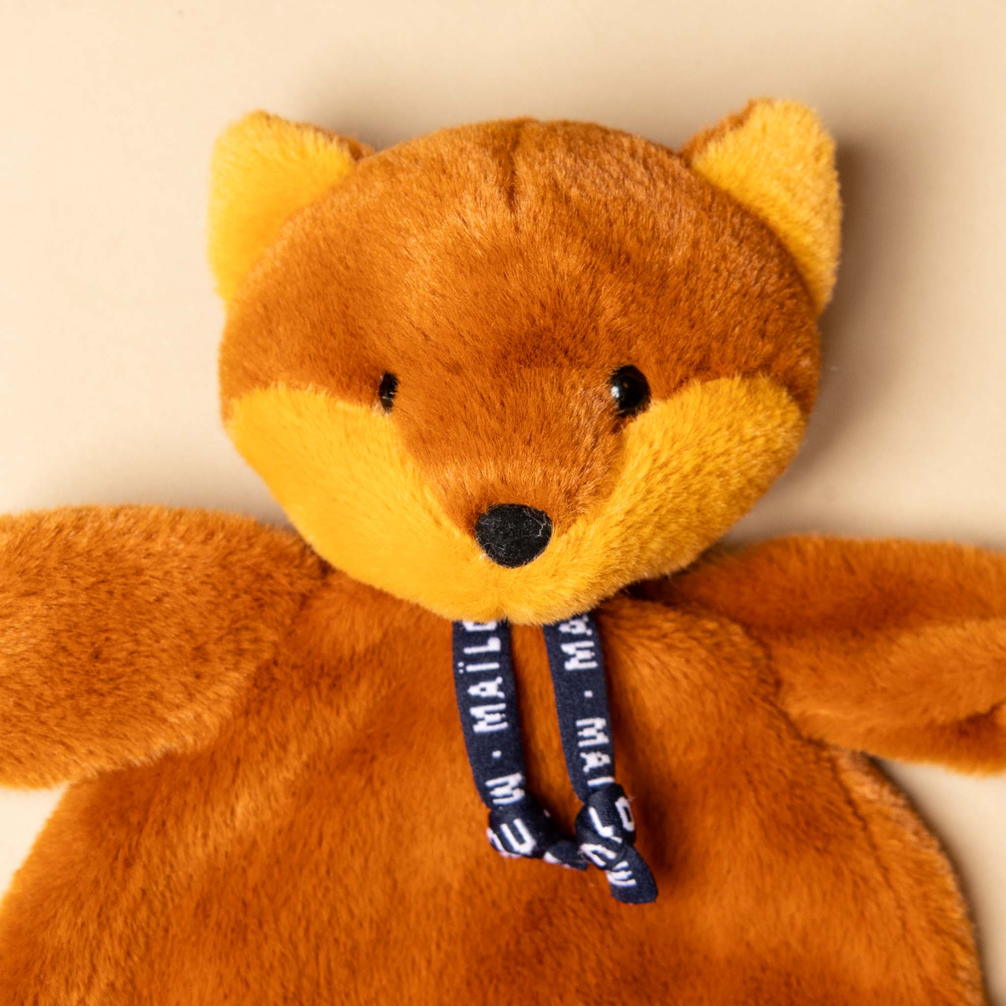 loulou-fox-hand-doudou-face