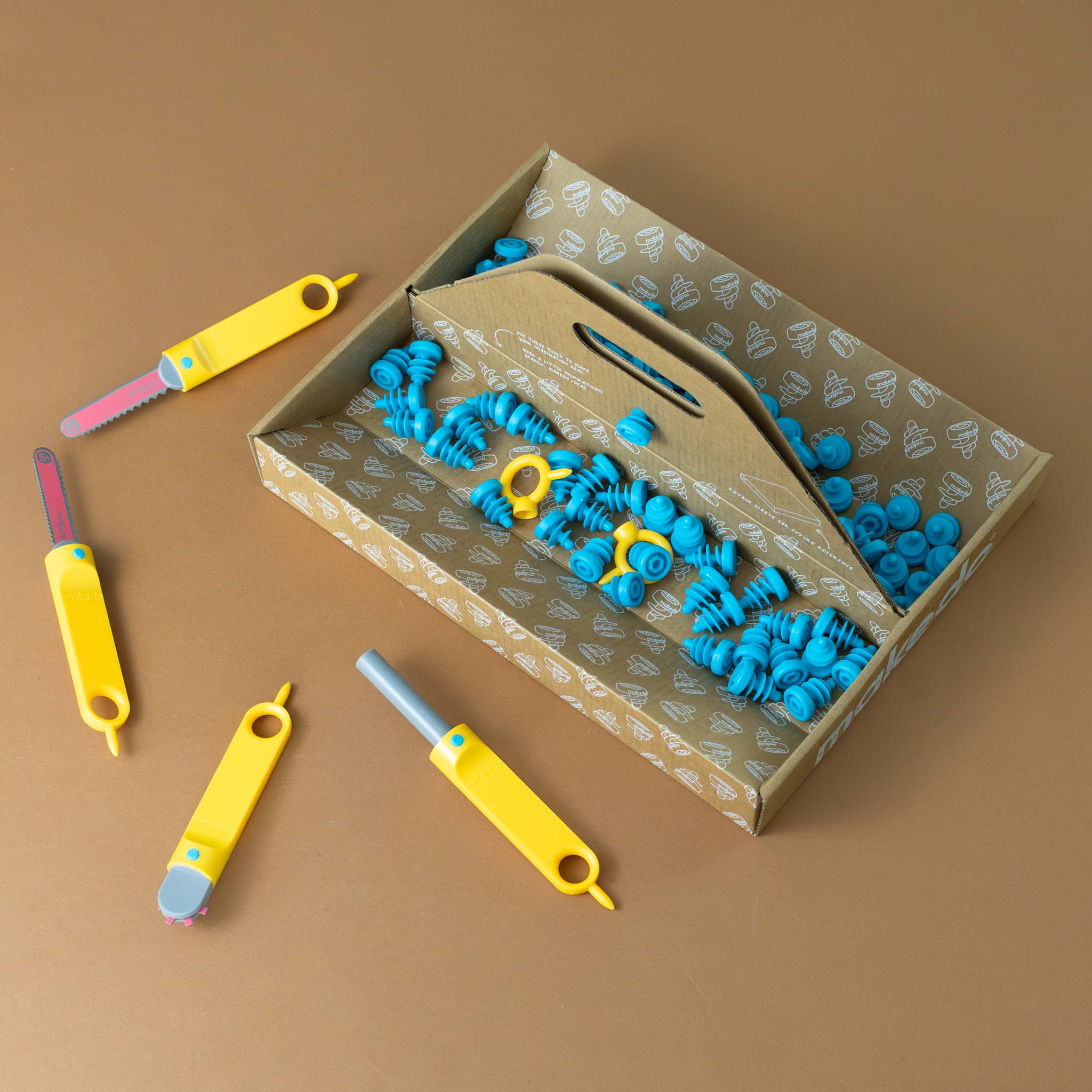 makedo-kit-discover-box-showing-all-parts-in-the-kit-all-parts-and-tools