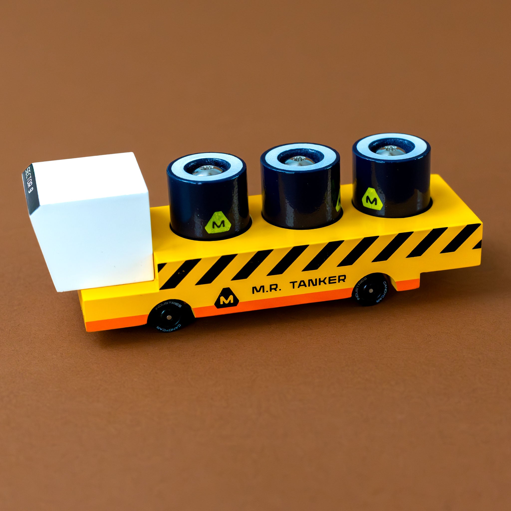 marge-vehicles-play-set-sector-9-yellow-and-black-wooden-set-with-cargo-vehicle-with-cargo