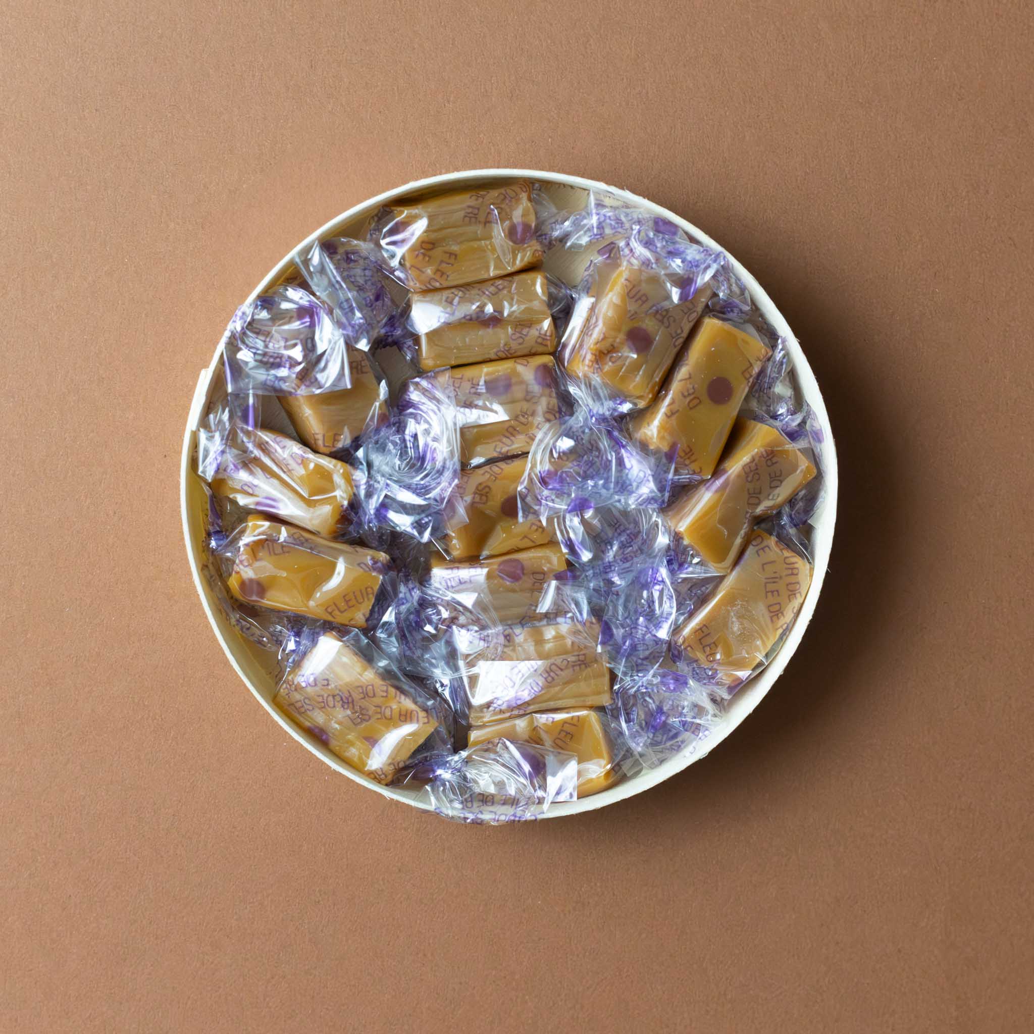 mon-pari-gourmand-caramels-fleur-de-sel-with-wood-chip-box-displaying-candy