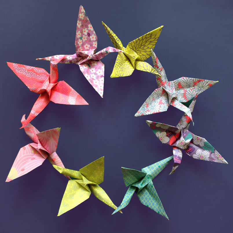 mon-petit-origami-kit-violet Colorful origami cranes on a dark background