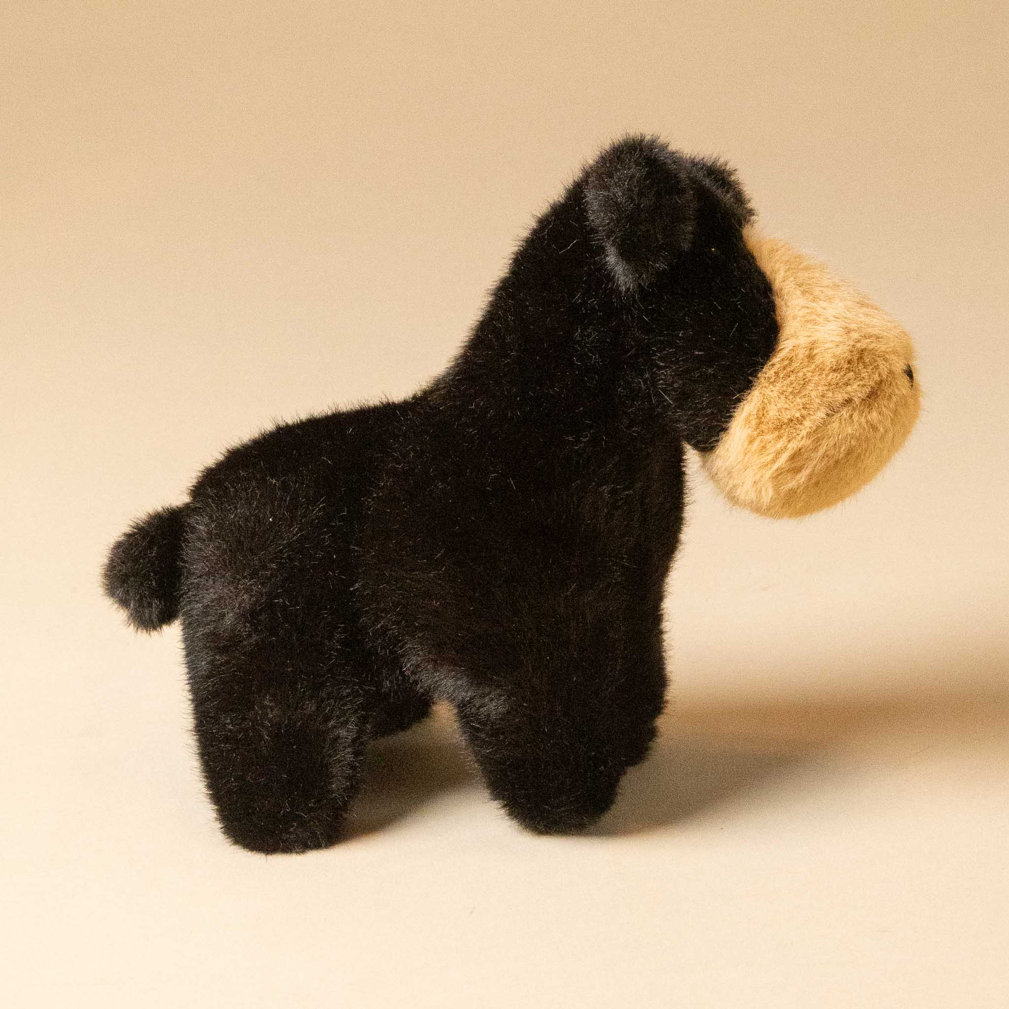 muzzle-bradley-black-bear-small-stuffed-animal
