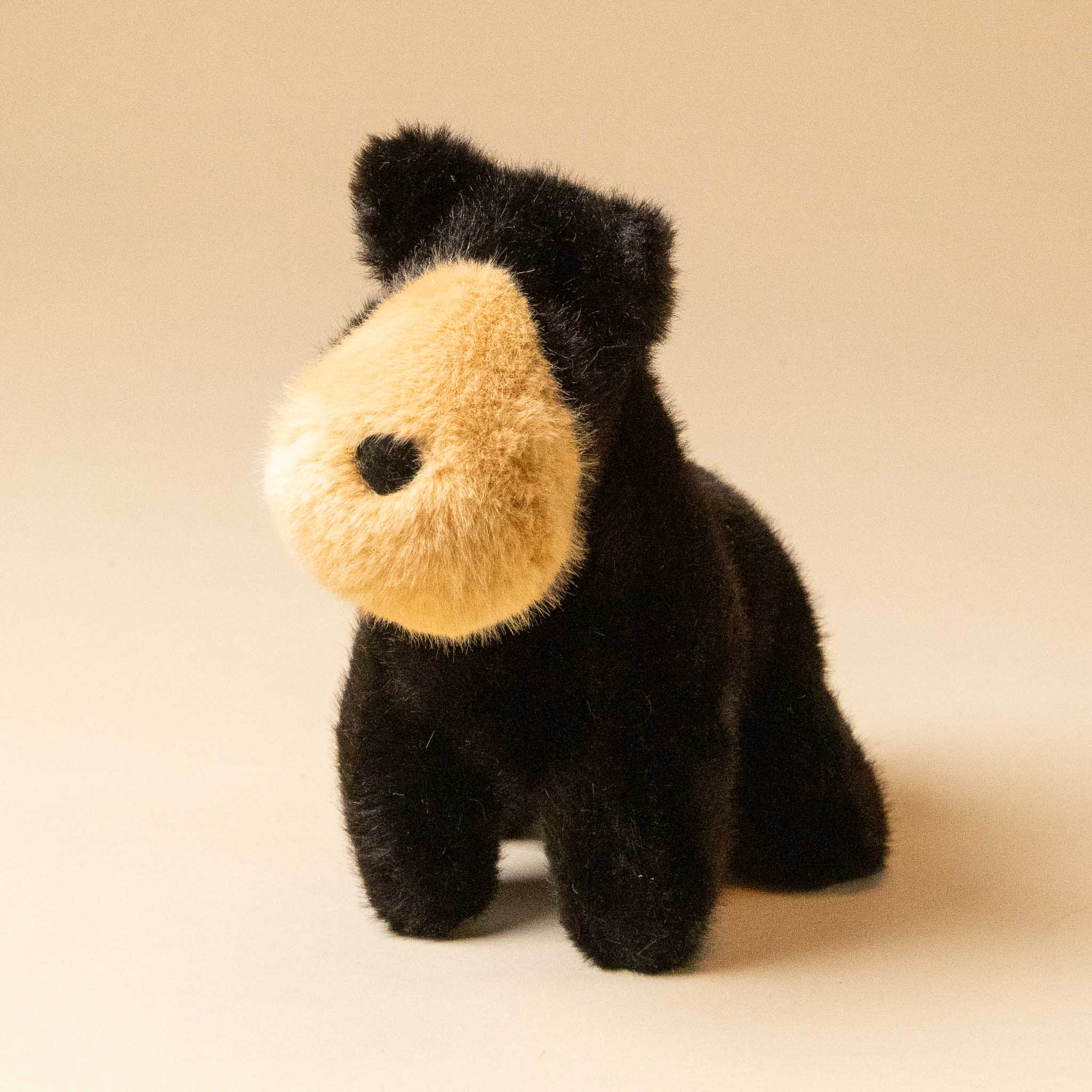 muzzle-bradley-black-bear-small-stuffed-animal