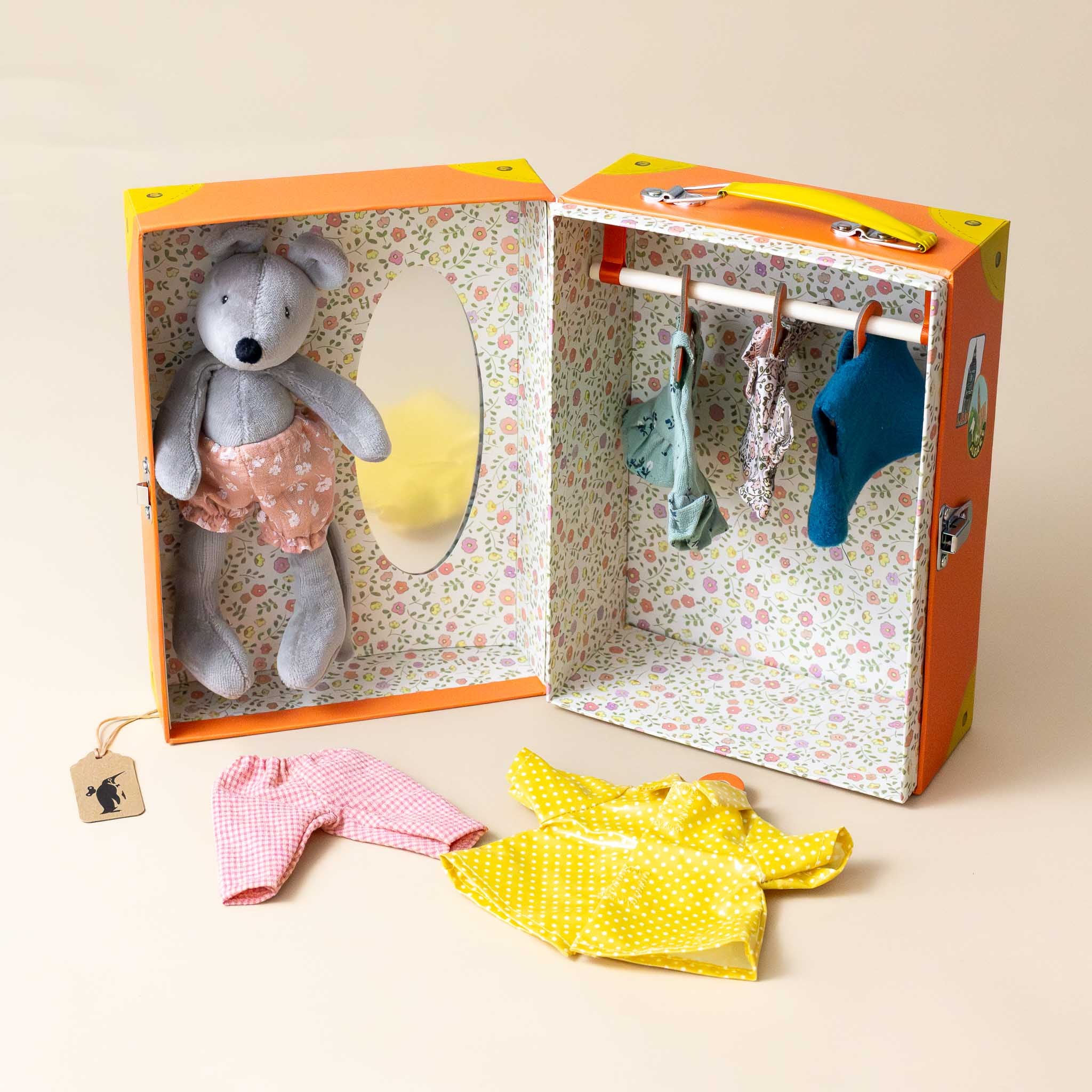 ninis-mouse-Petite-Wardrobe-Suitcase-Play-Set-with-raincoat-dress-shirt-pants-vest