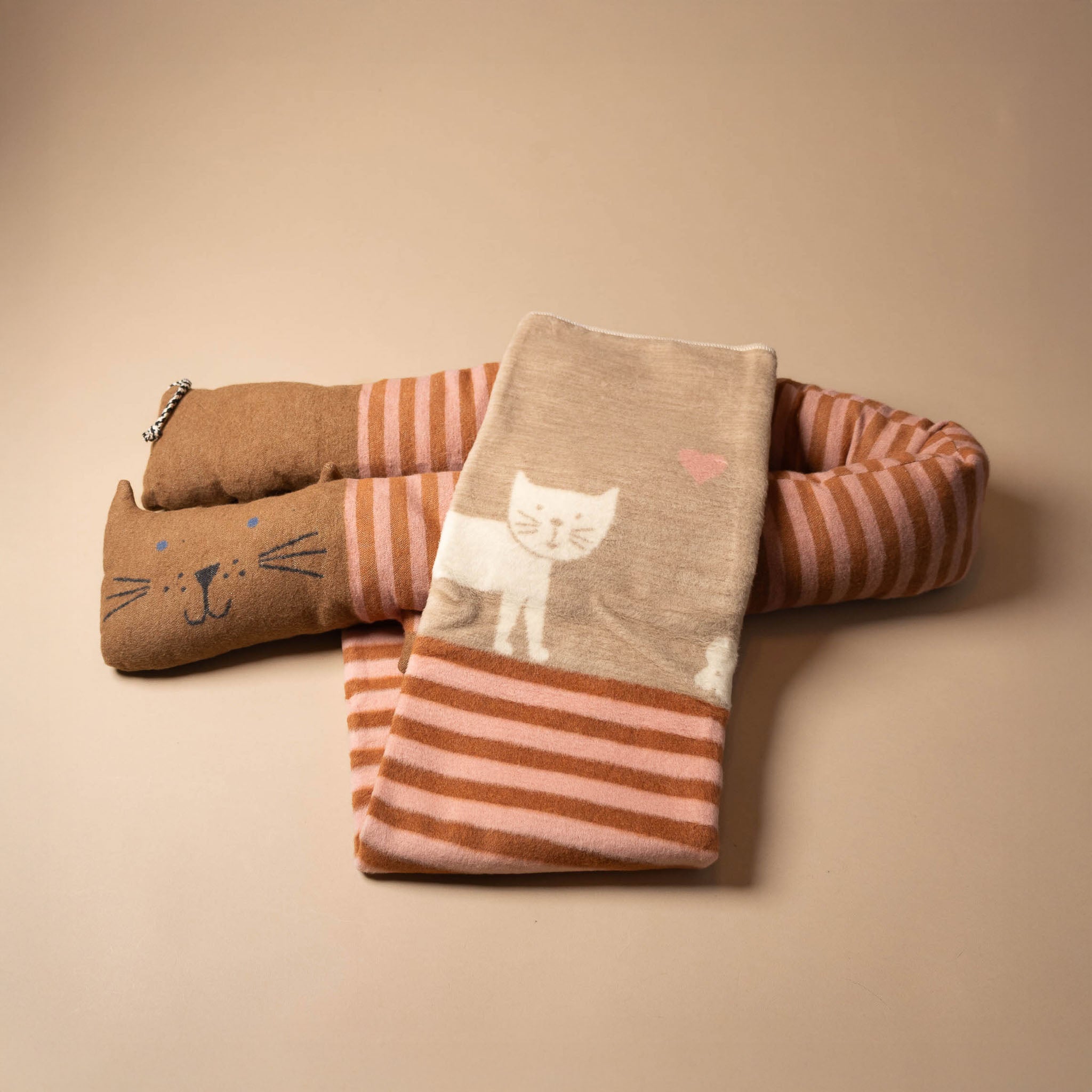 stripey-cat-nesting-cushion-blanket-