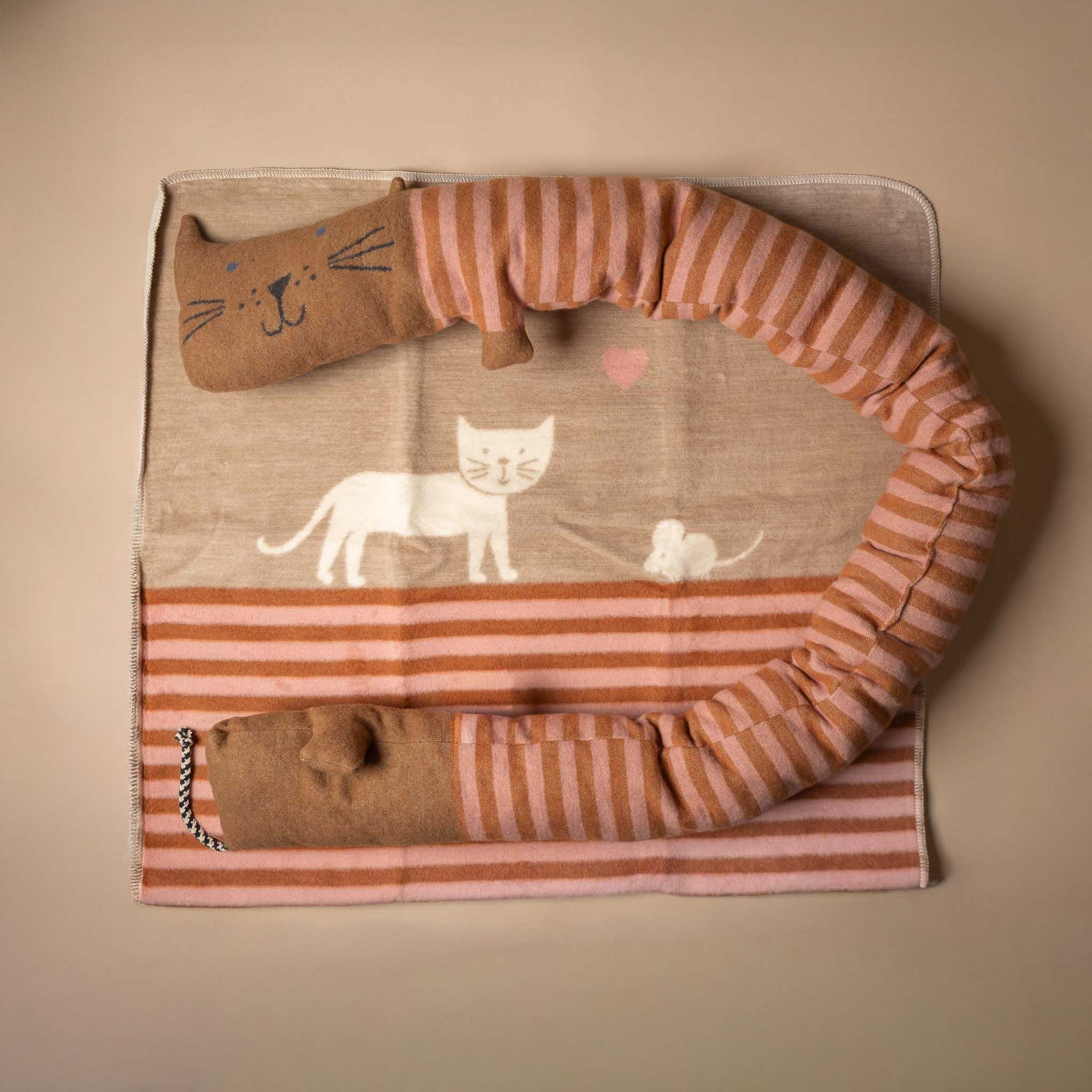 stripey-cat-nesting-cushion-blanket-