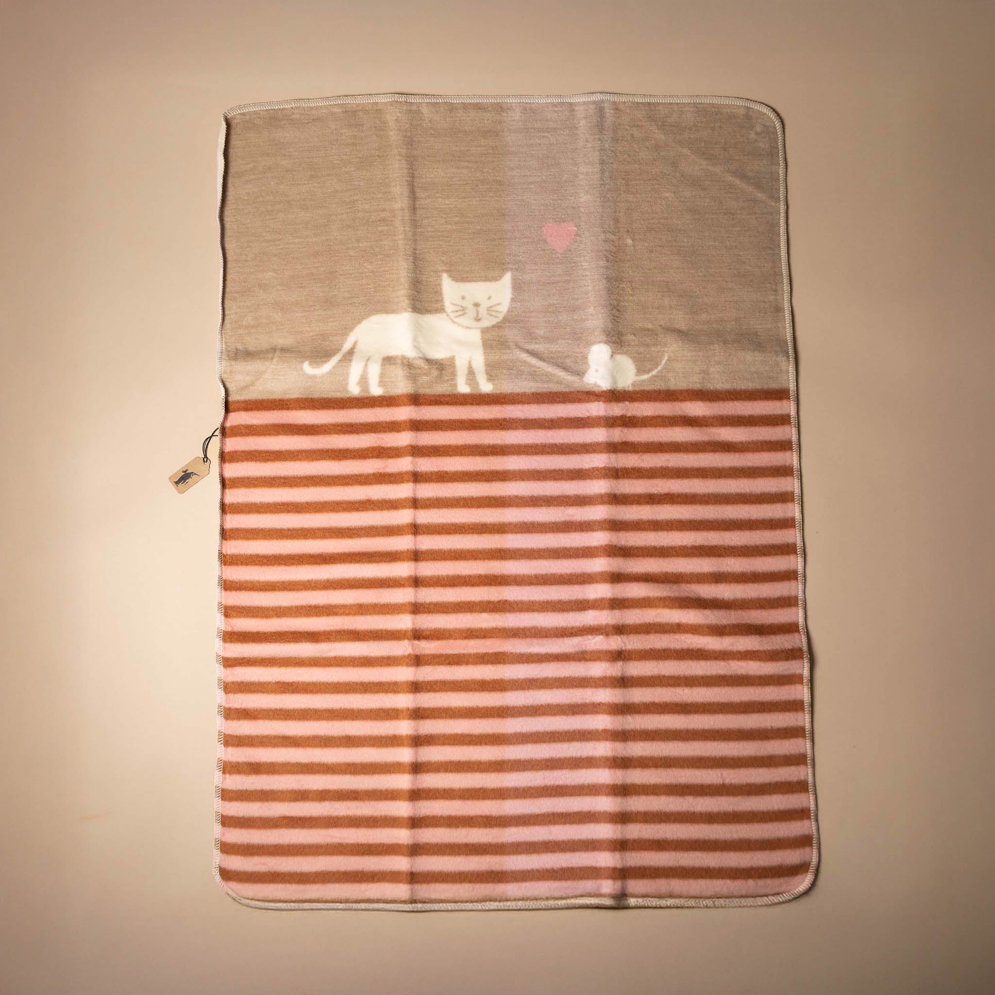 organic-cotton-baby-blanket-stripey-cat  on a beige background