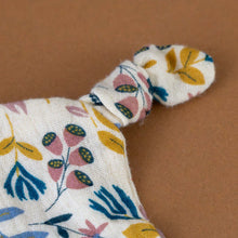 Load image into Gallery viewer, organic-cotton-bunny-lovie-floral-knotted-limb