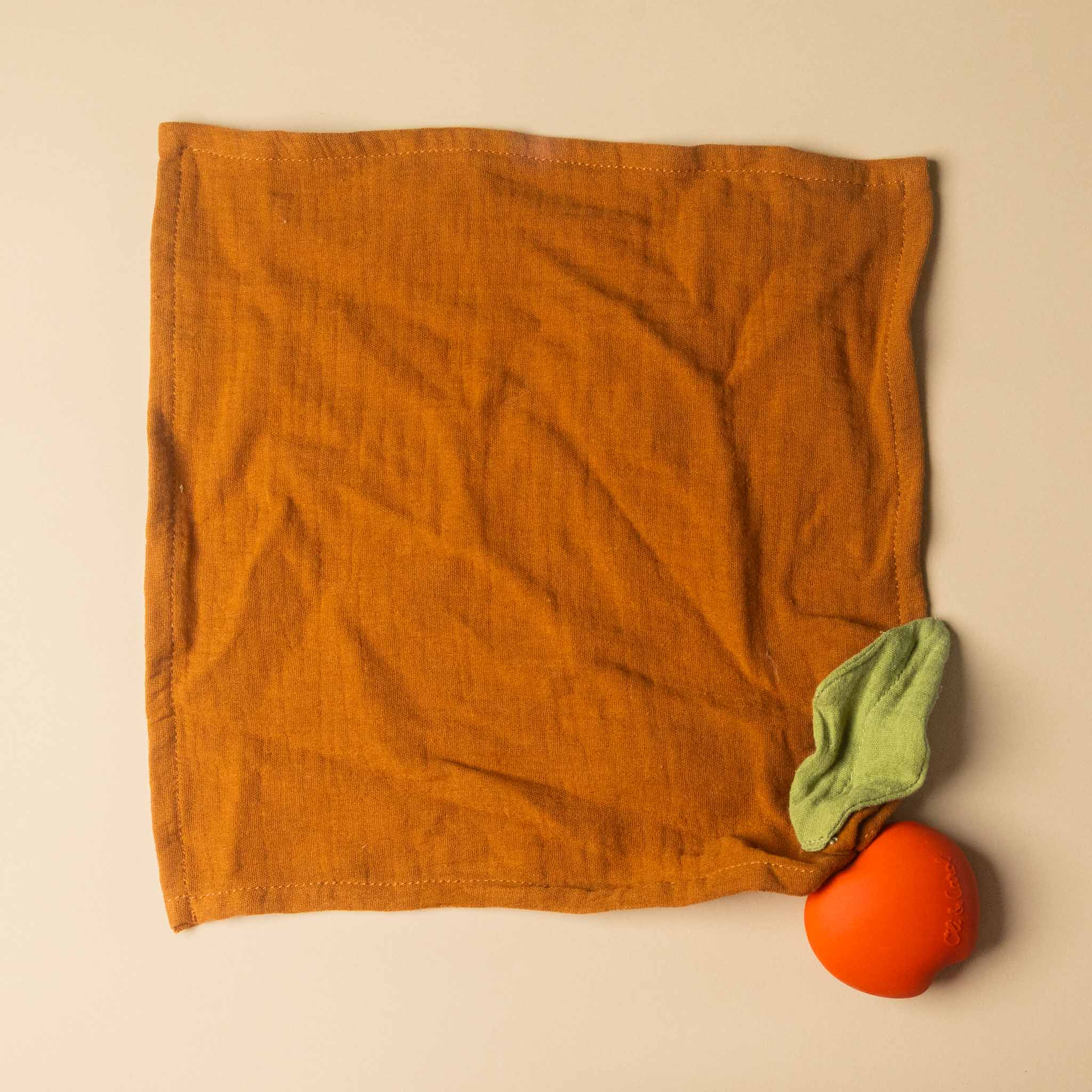 organic-cotton-doudou-apple