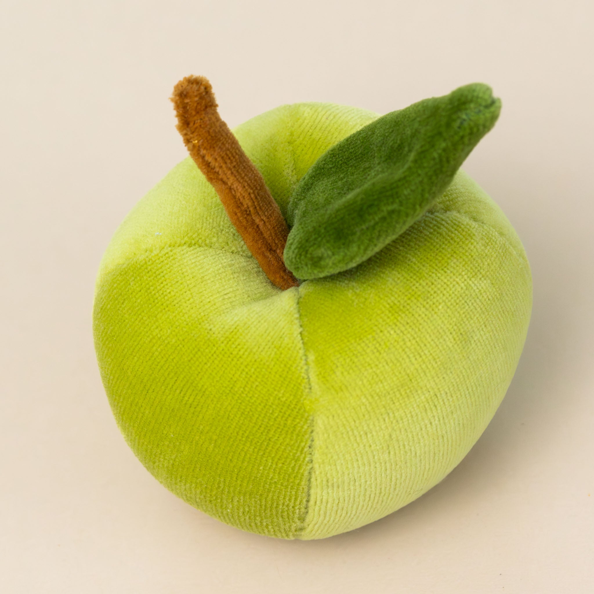 organic-cotton-green-apple-rattle