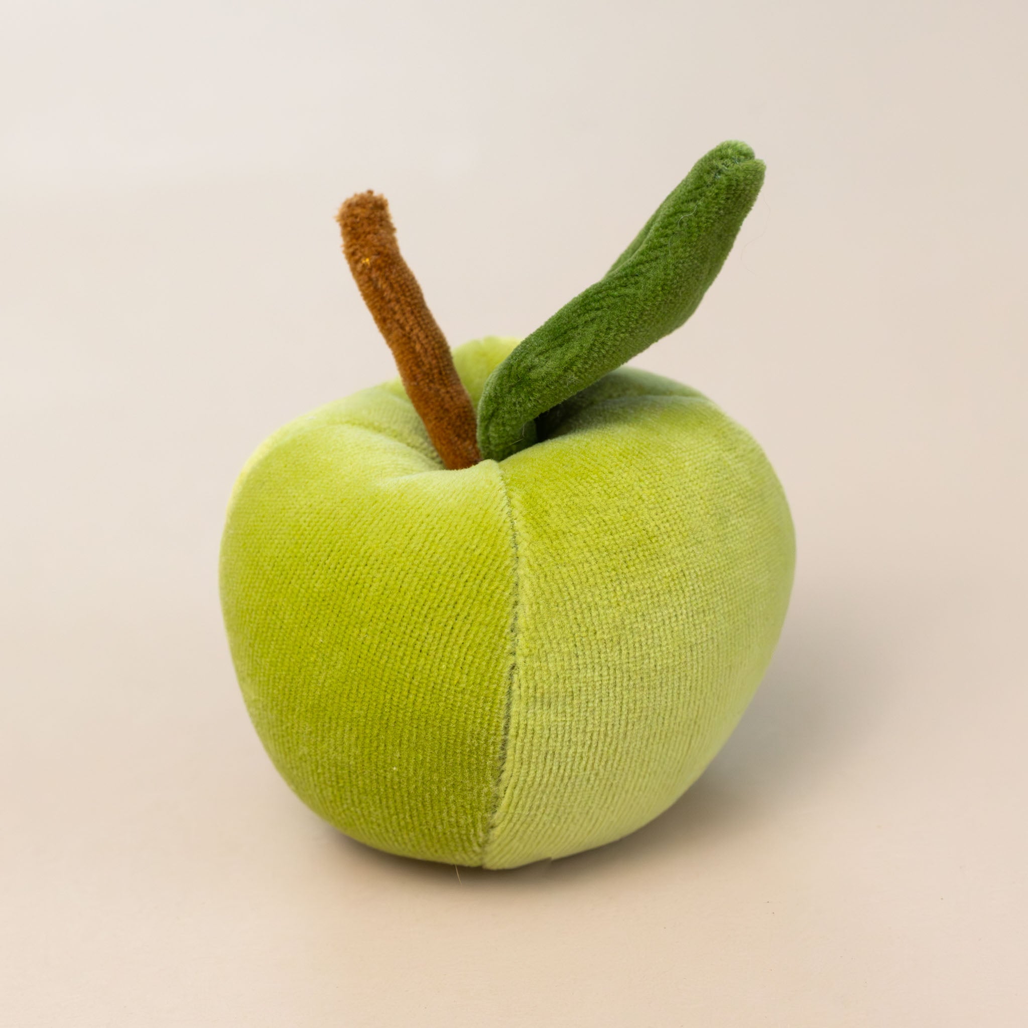 organic-cotton-green-apple-rattle