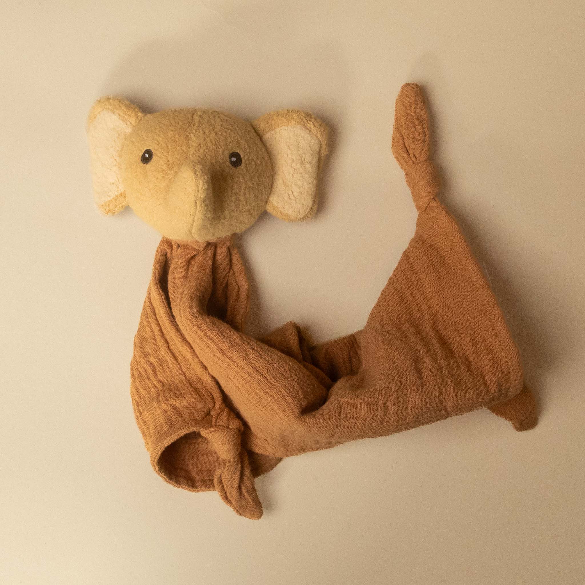 organic-cotton-ollie-elephant-doudou