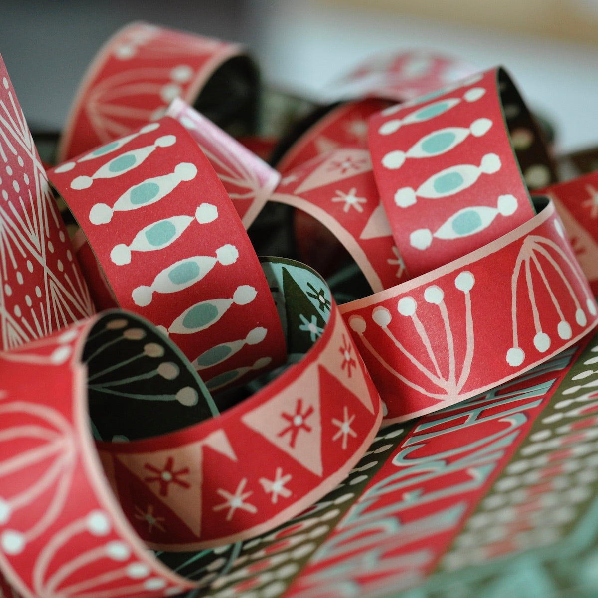 paperchain-set--festive-folly-completed-chain
