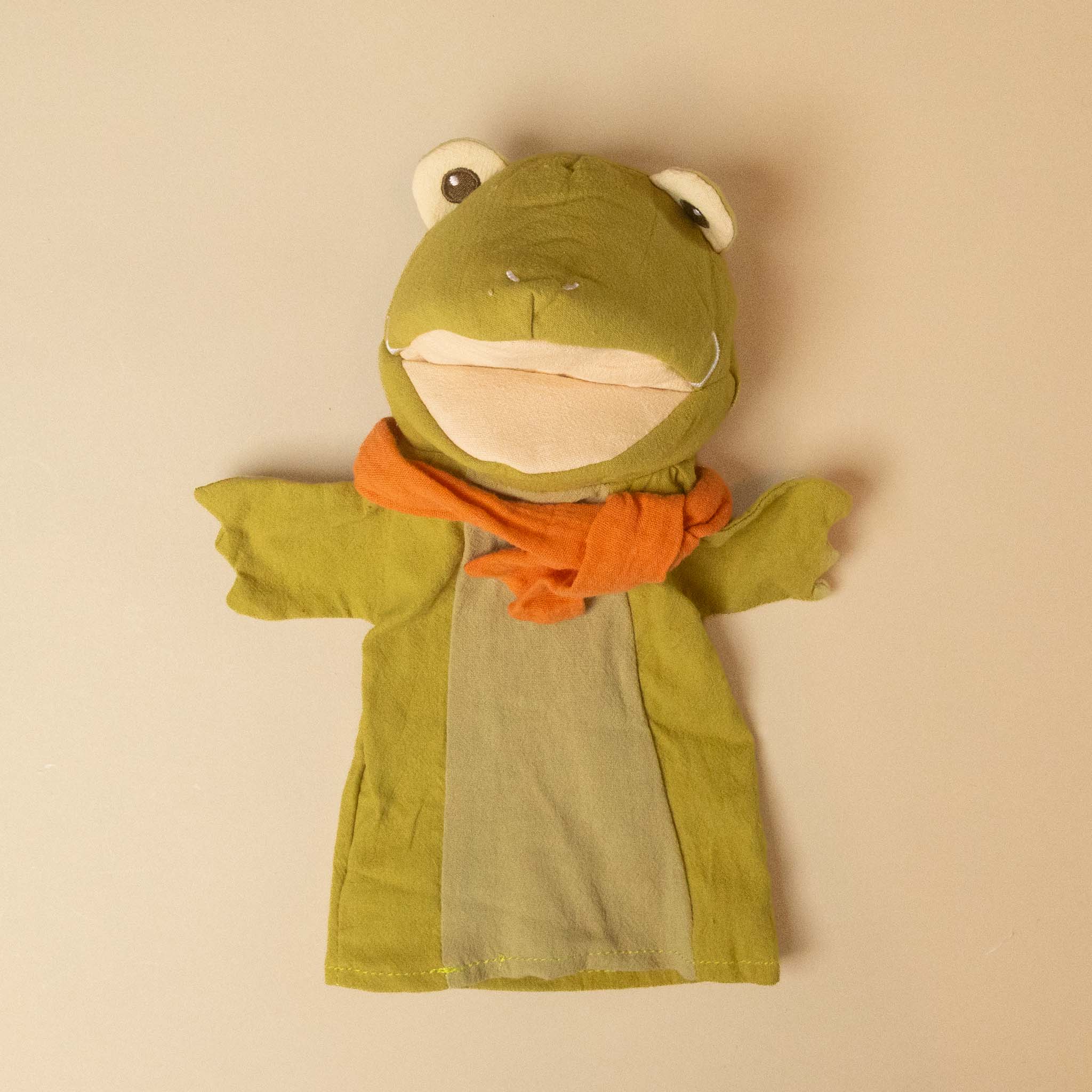 petite-frog-hand-puppet