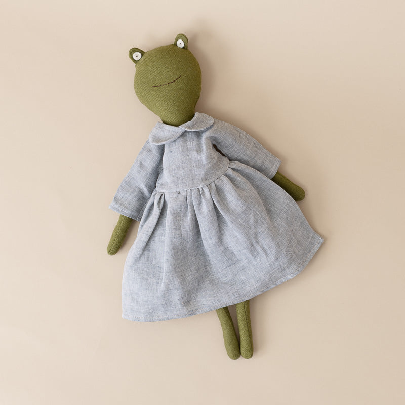 pretend-play-outfit-valley-linen-dress-grey-on-frog-doll