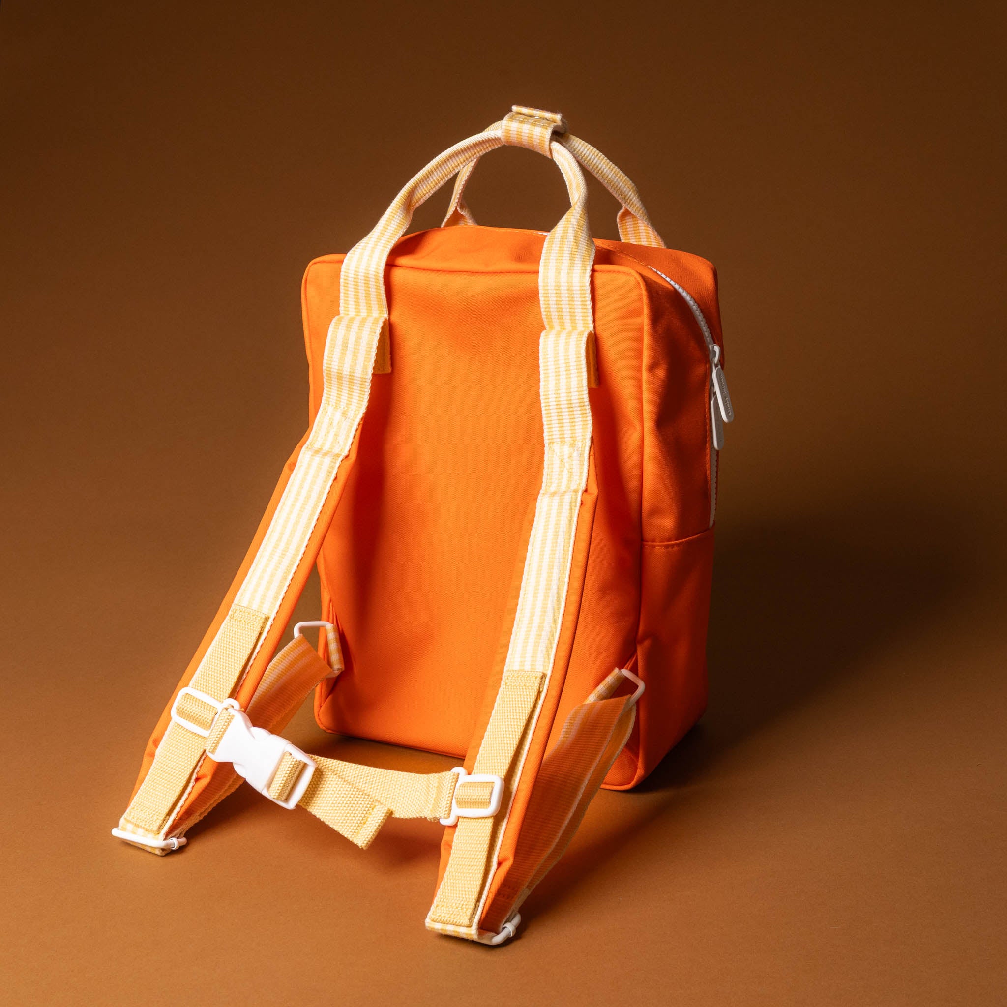 recycled-wonders-envelope-backpack-medium-lifebuoy-orange-with-a-blue-pocket-orange-striped-straps