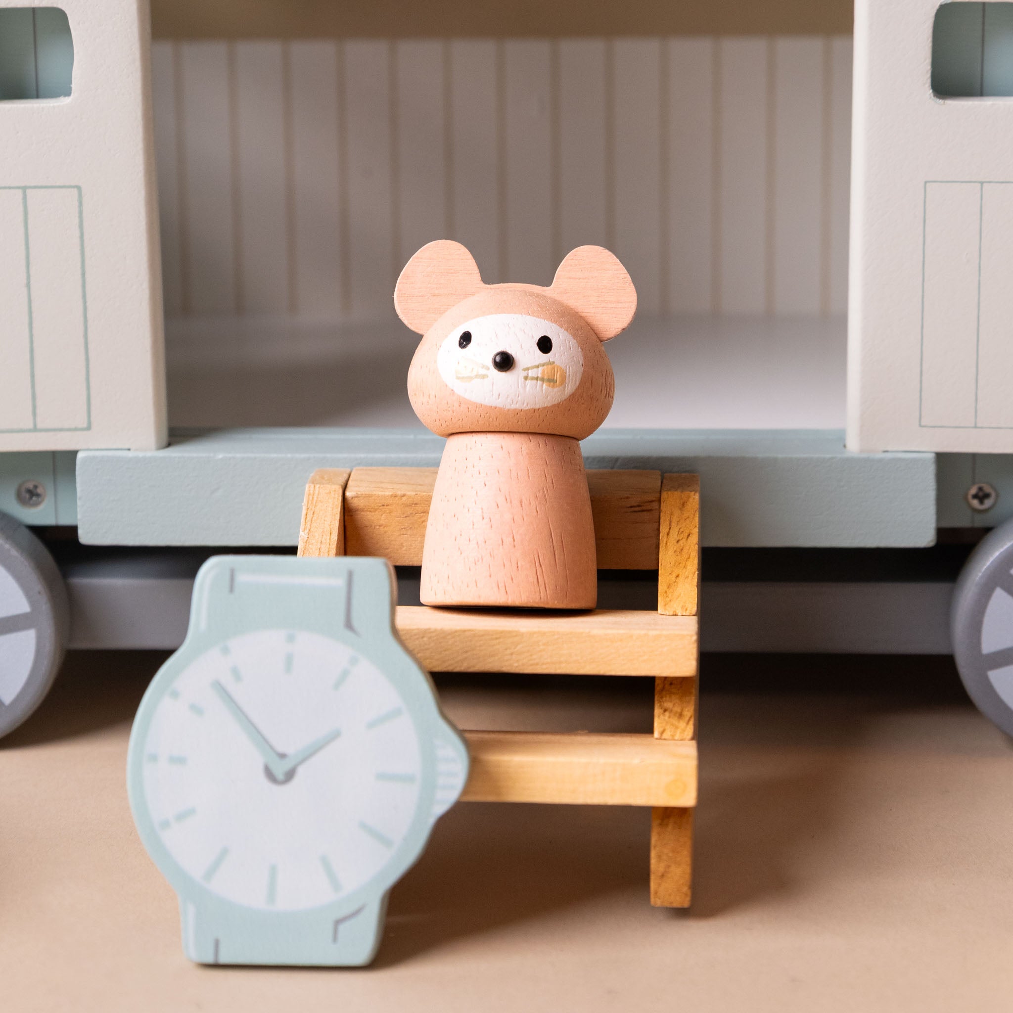 secret-meadow-shepherds-hut-play-set-mice-with-cabin-car-watch-and-steps