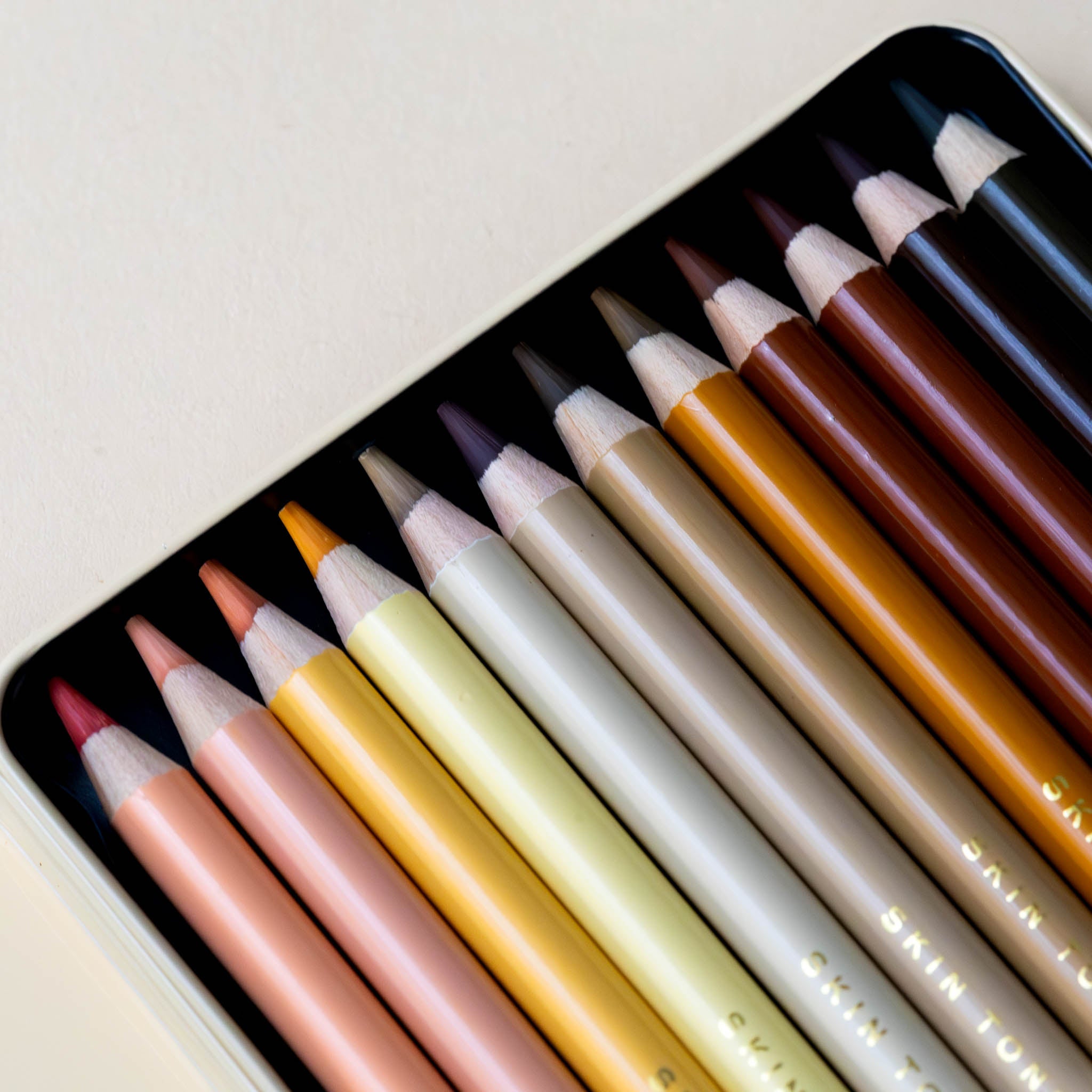 skin-tones-color-pencil-set-tips