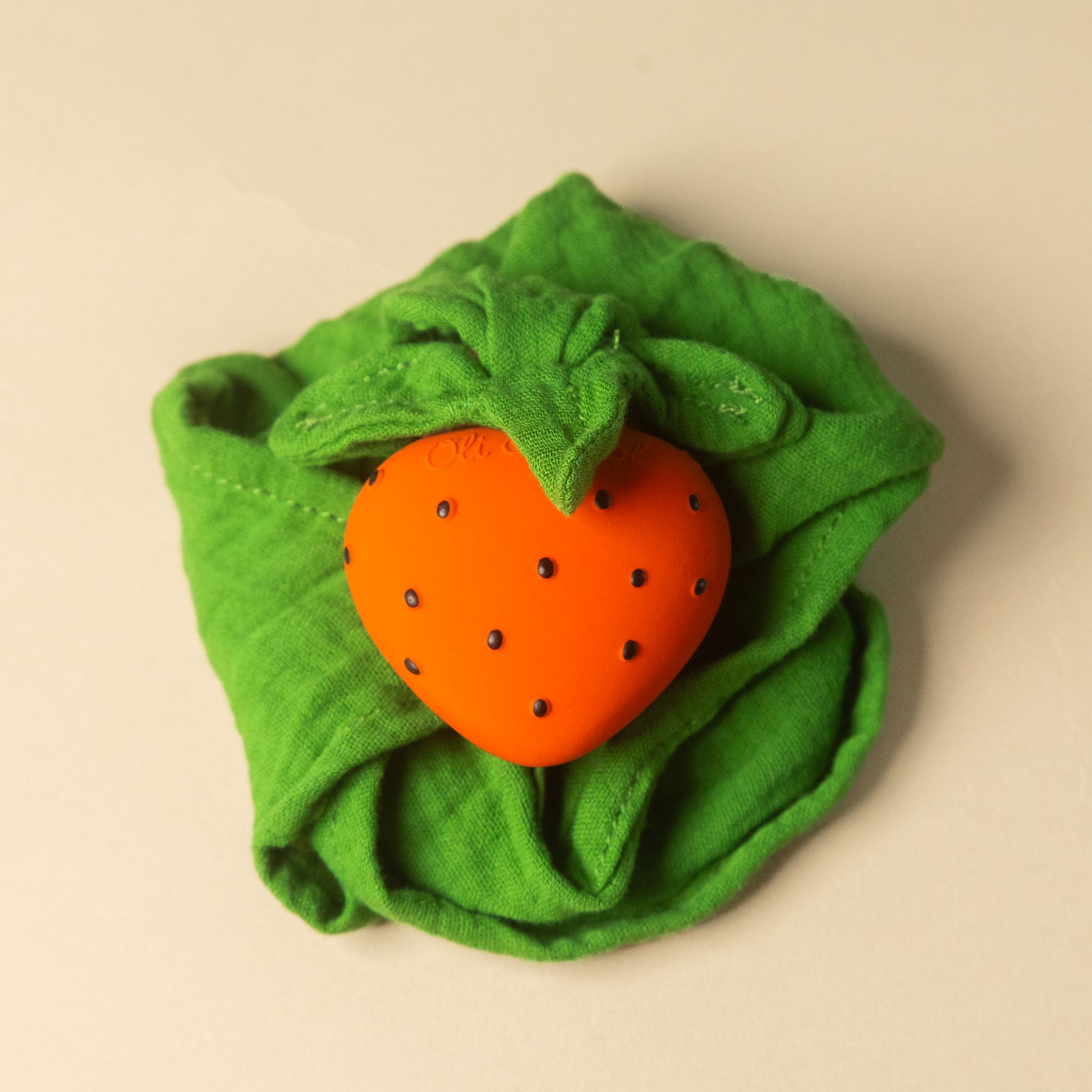 sweetie-the-strawberry-doudou-grande